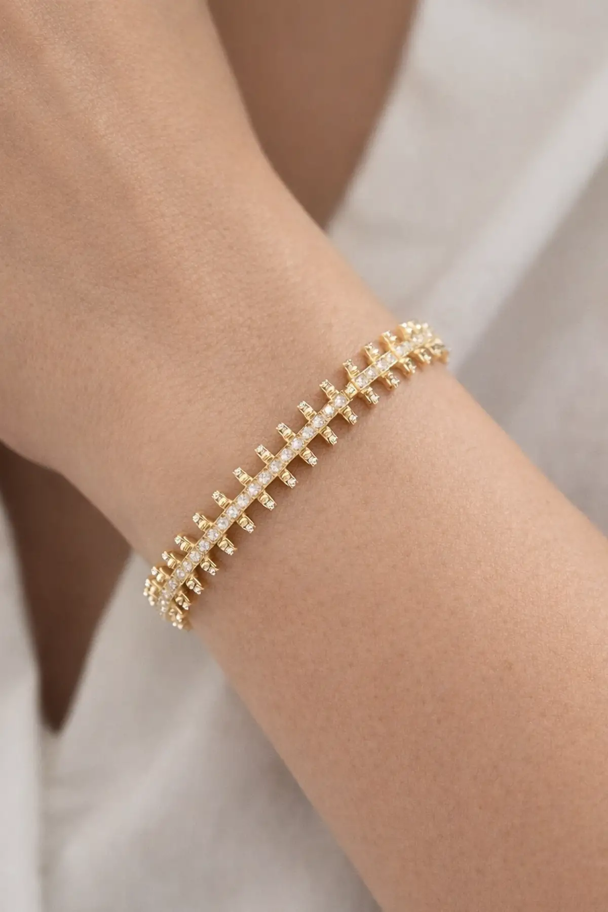 Altın Renk Taş Detaylı 14K Altın Kaplama VİP Bileklik