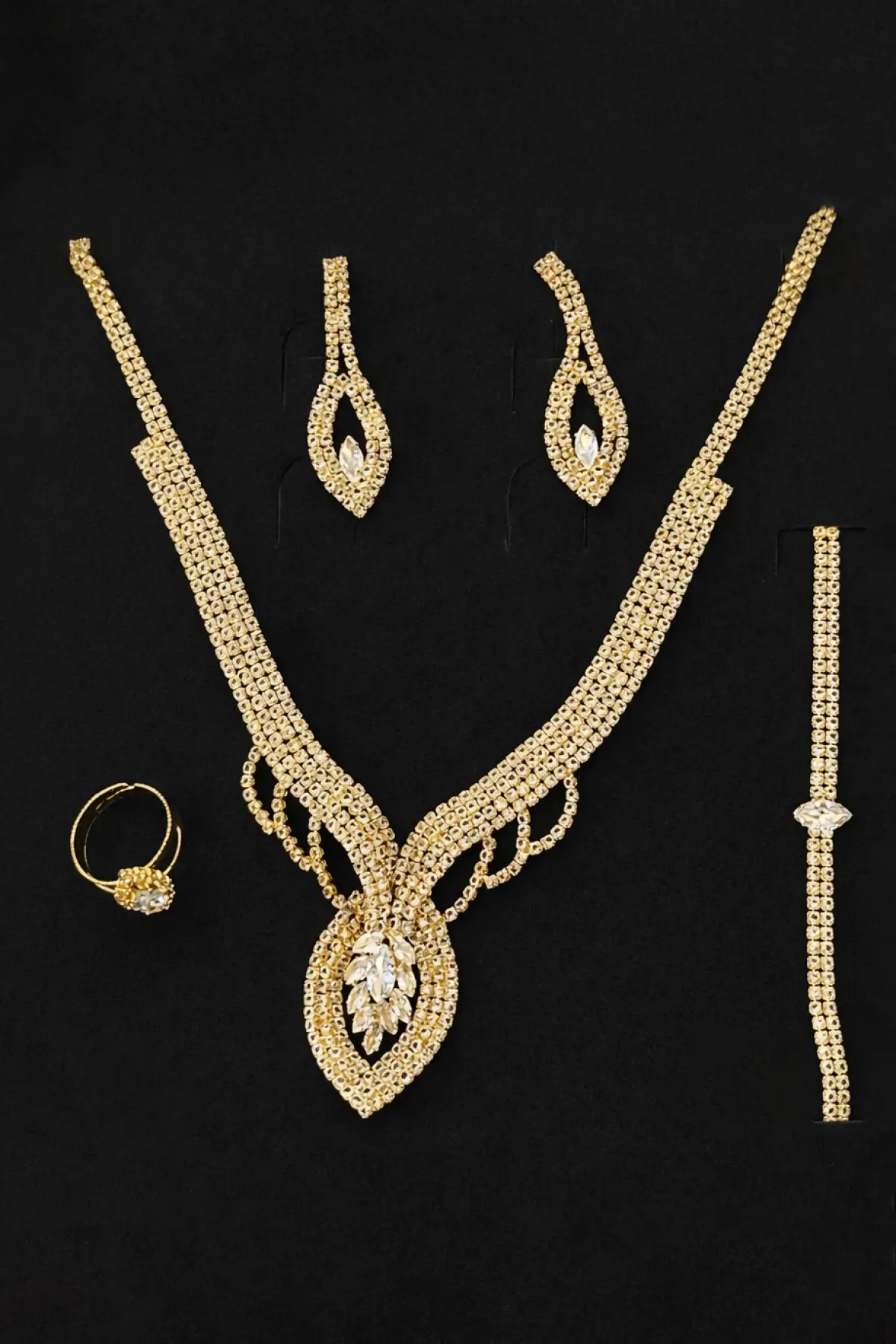 Altın Renk Taş Detaylı 4lü Abiye Set