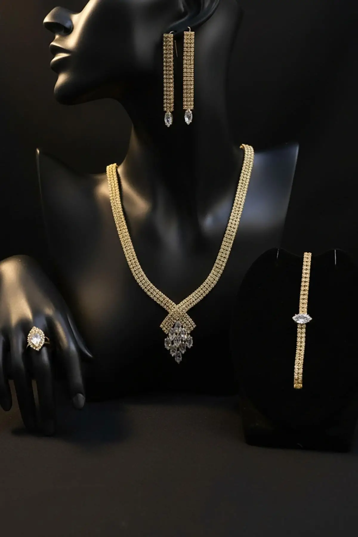 Altın Renk Taş Detaylı 4lü Abiye Set