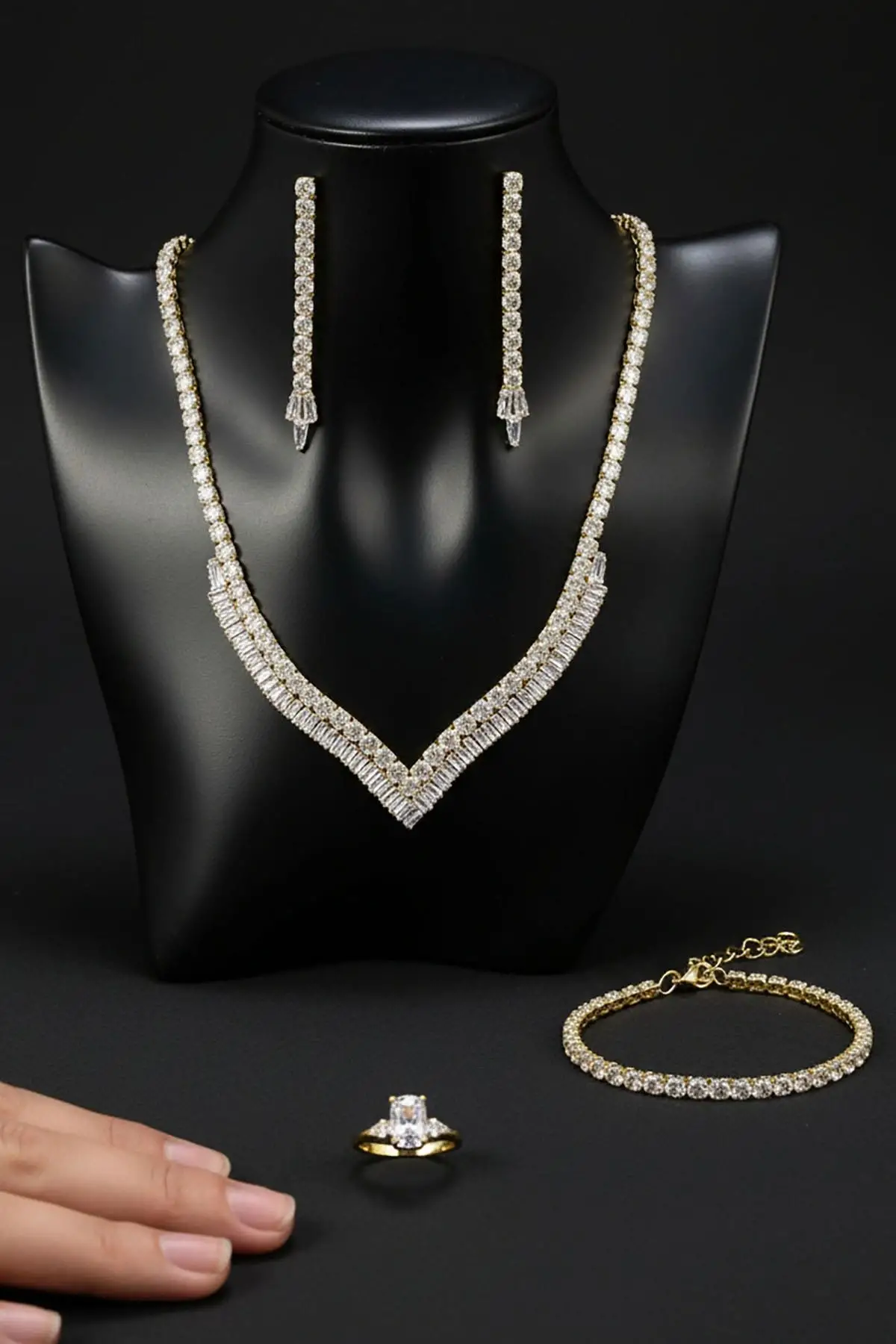 Altın Renk Taş Detaylı 4lü Abiye Set