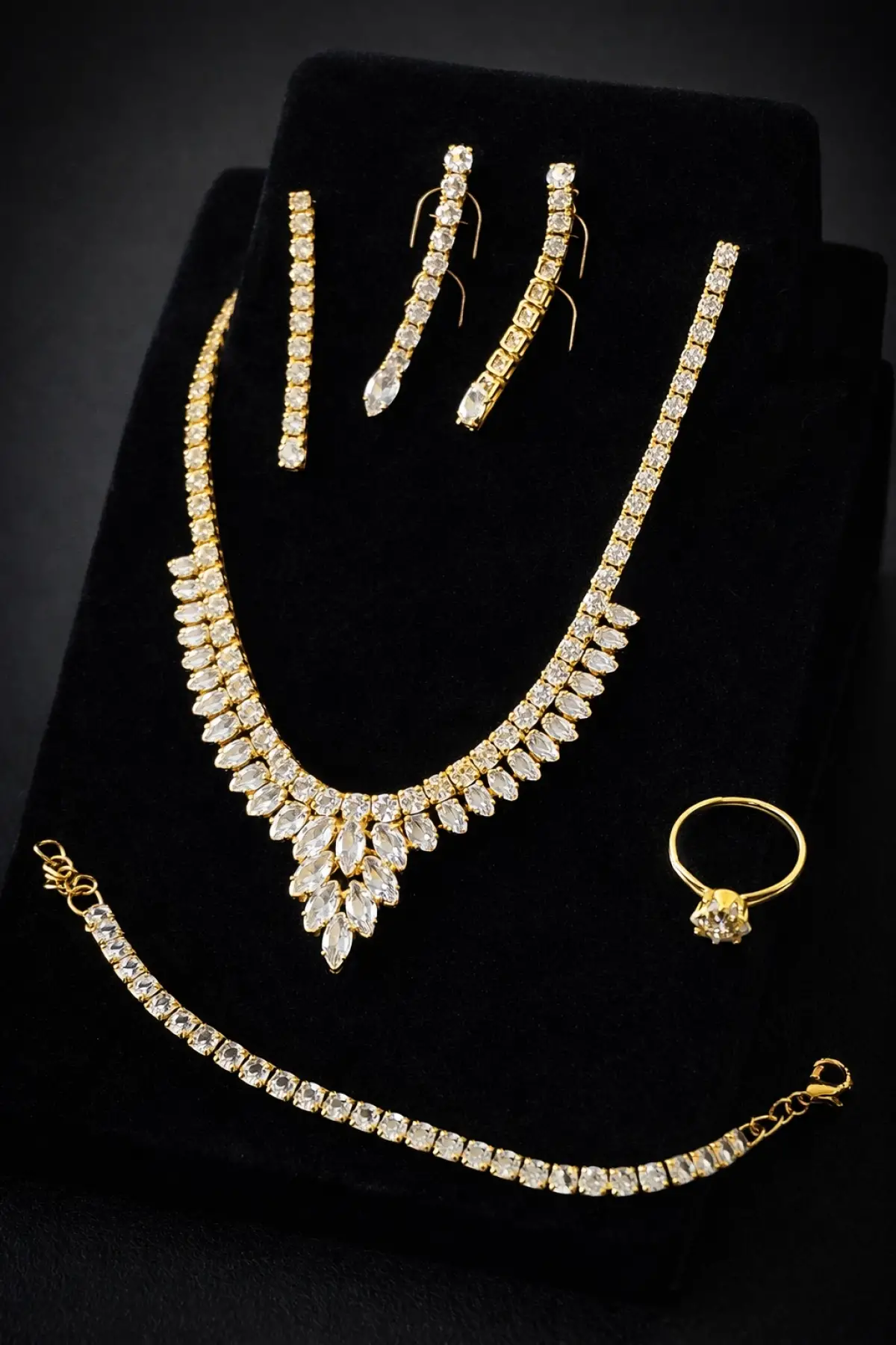 Altın Renk Taş Detaylı 4lü Abiye Set