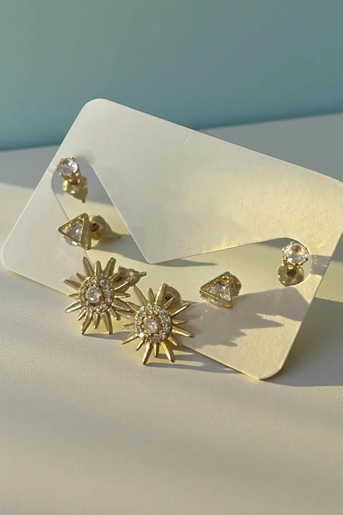 Altın Renk Taş Detaylı 6lı Küpe Set