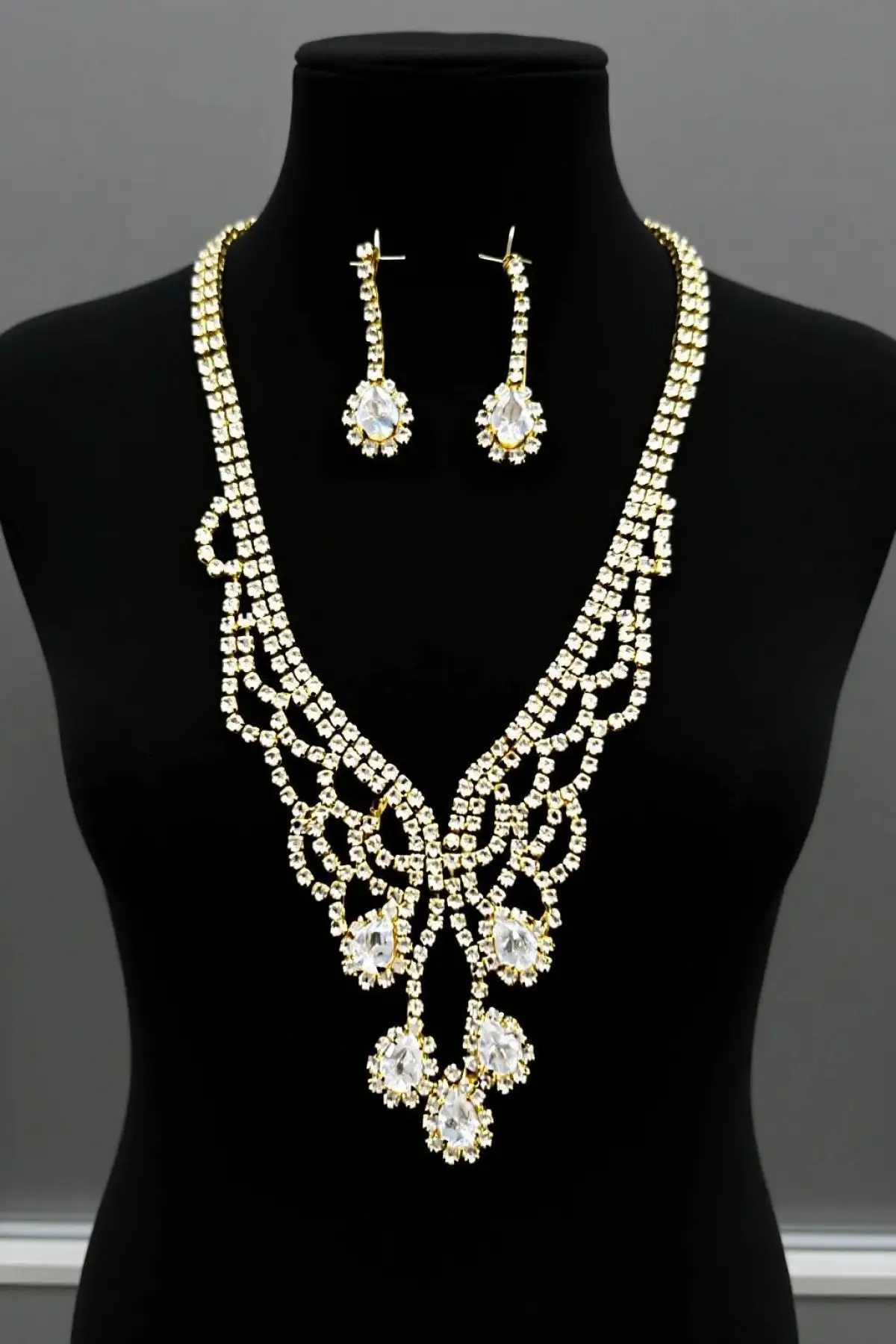 Altın Renk Taş Detaylı Abiye Set