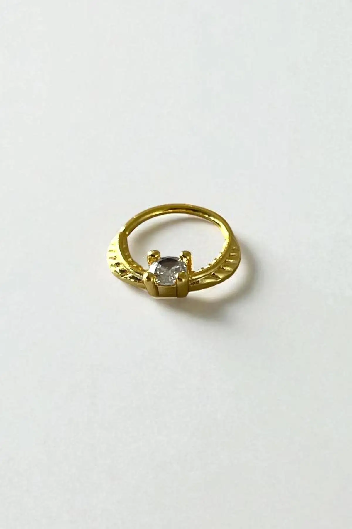 Altın Renk Taş Detaylı Çelik Halka Tragus/Kıkırdak Küpe/Piercing (Tek)