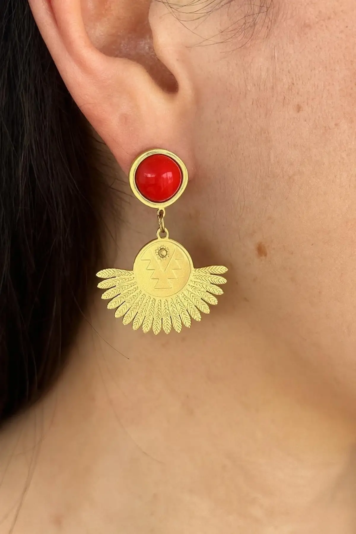 Altın Renk Taş Detaylı Çelik Küpe (Çift)