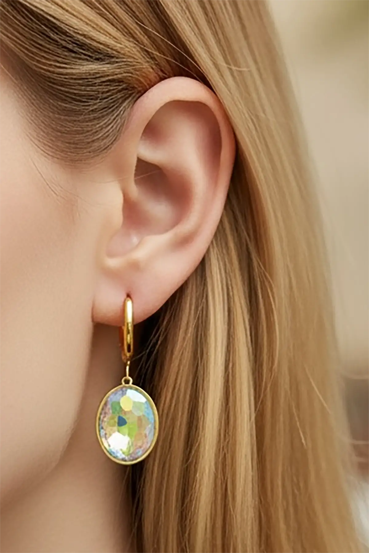 Altın Renk Taş Detaylı Çelik Küpe (Çift)