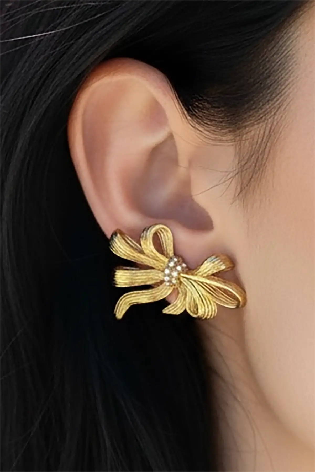 Altın Renk Taş Detaylı Çelik Küpe (Çift)