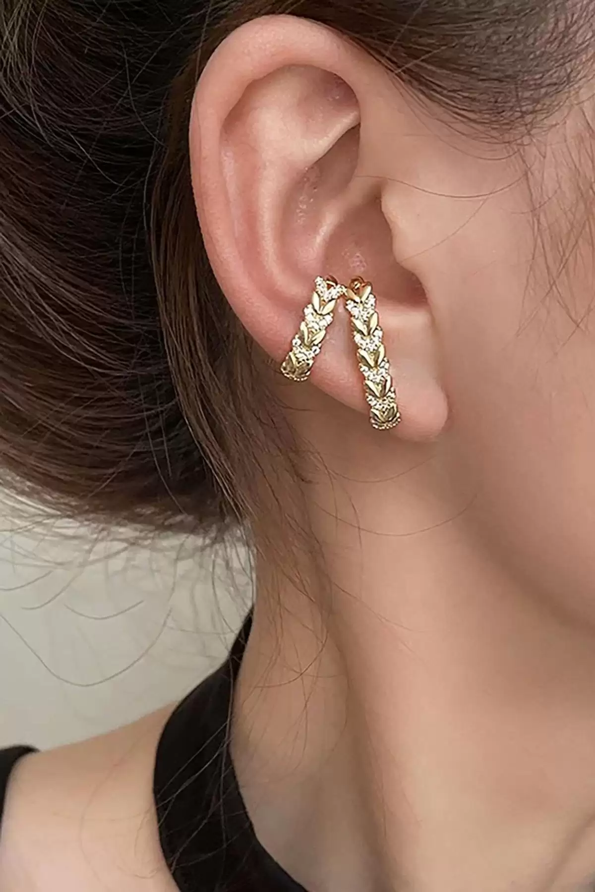 Altın Renk Taş Detaylı Ear Cuff (Tek)