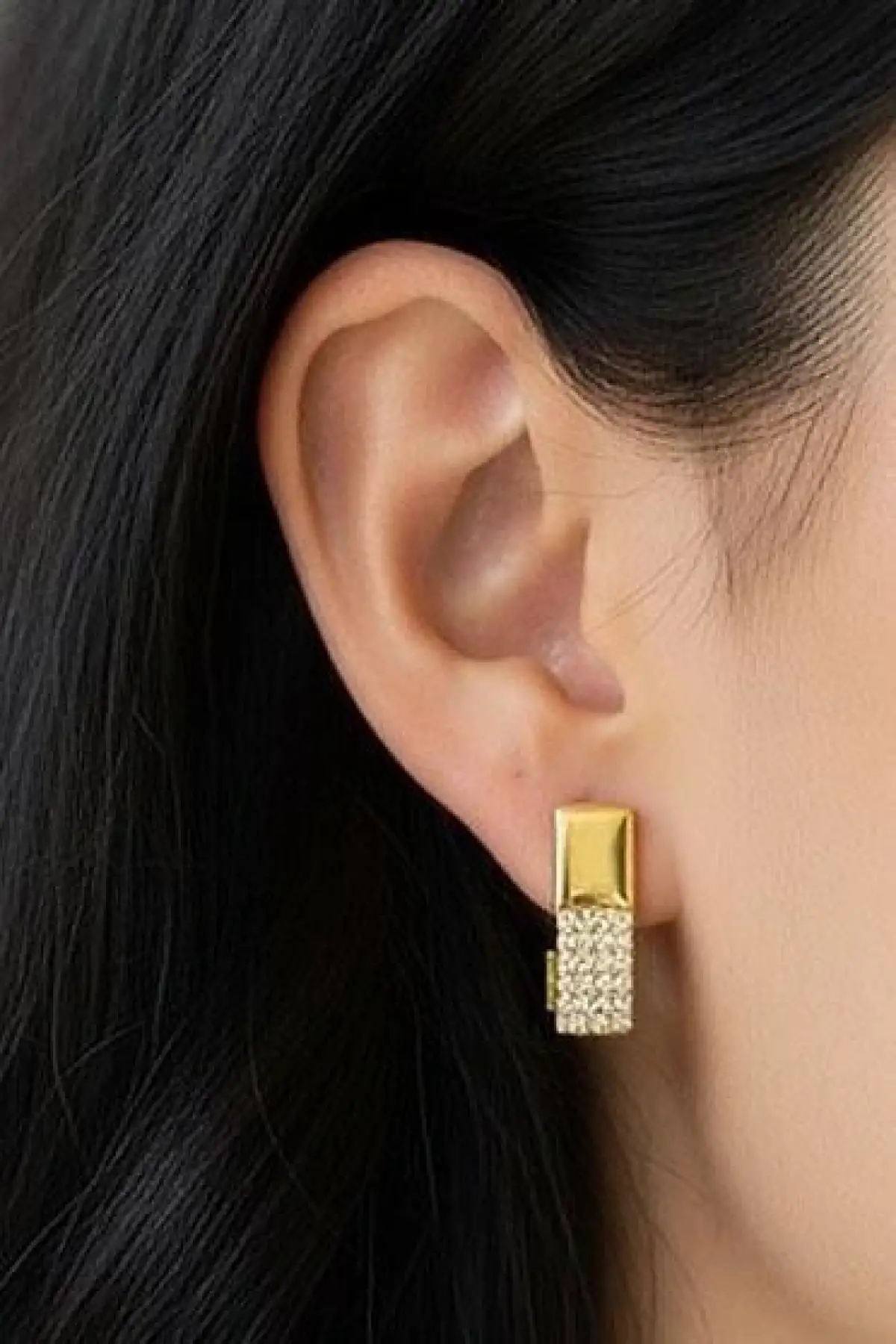 Altın Renk Taş Detaylı Küpe (Çift)