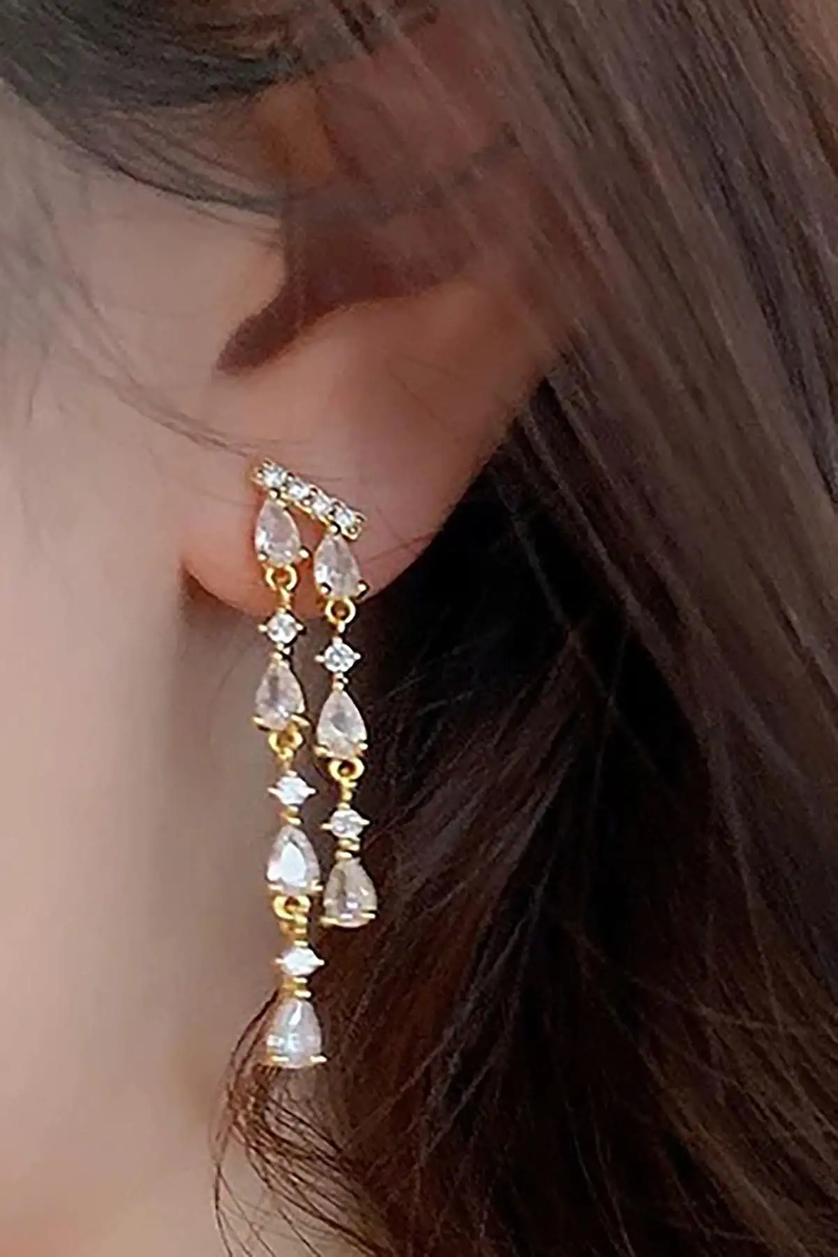 Altın Renk Taş Detaylı Küpe (Çift)