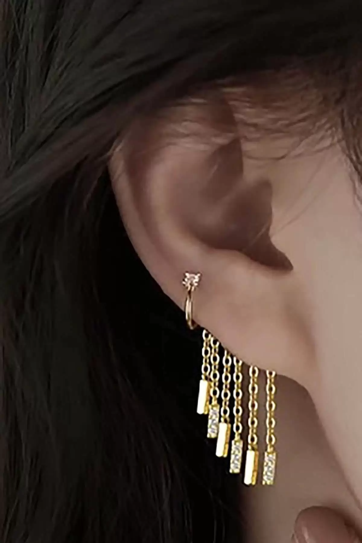 Altın Renk Taş Detaylı Sallantılı Cerrahi Çelik Piercing Kulak Aksesuarı (Tek)