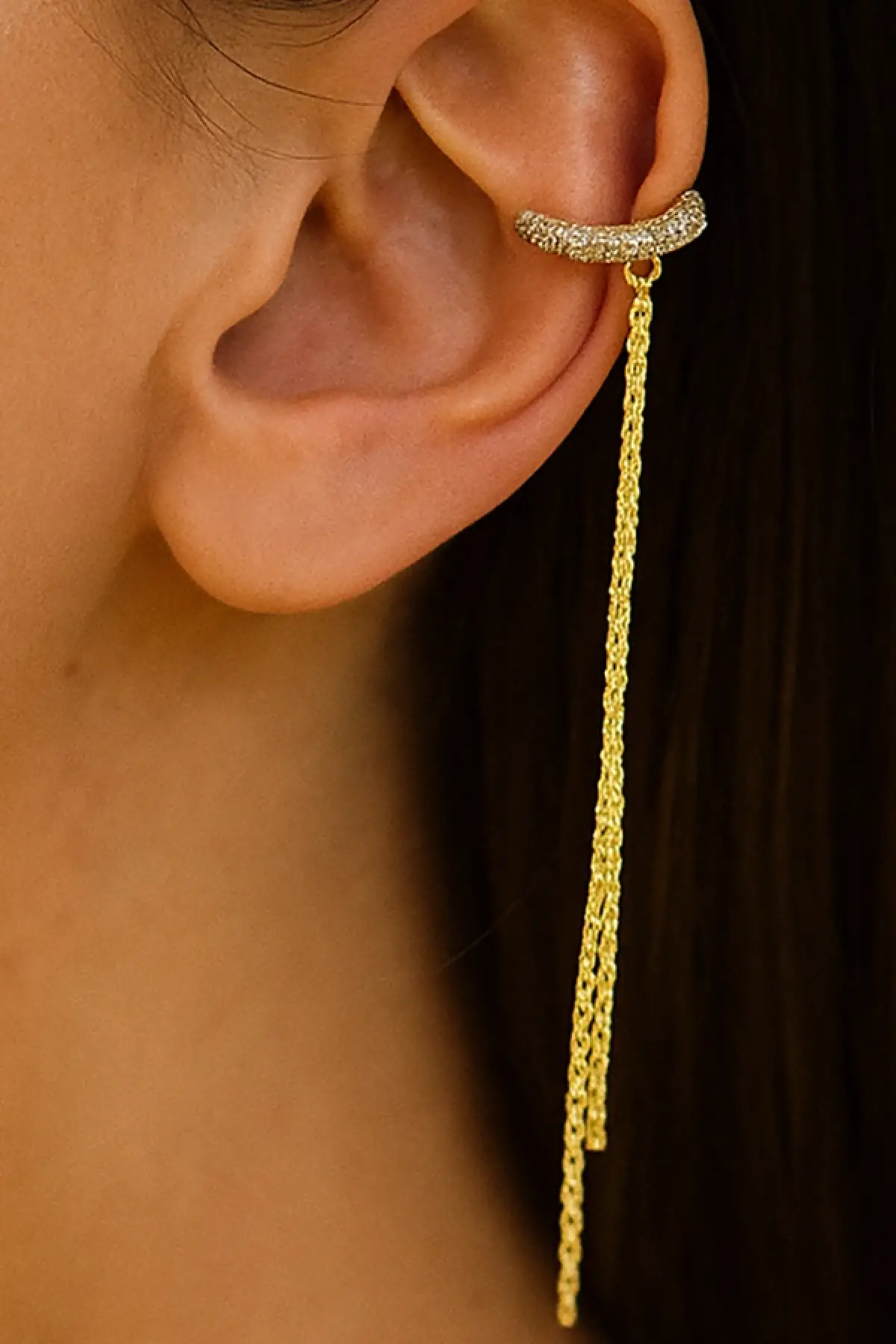 Altın Renk Taş Detaylı Sallantılı Ear Cuff (Tek)