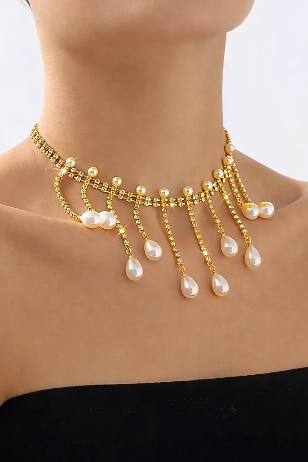 Altın Renk Taş Ve İnci Detaylı Tasarım Abiye Kolye