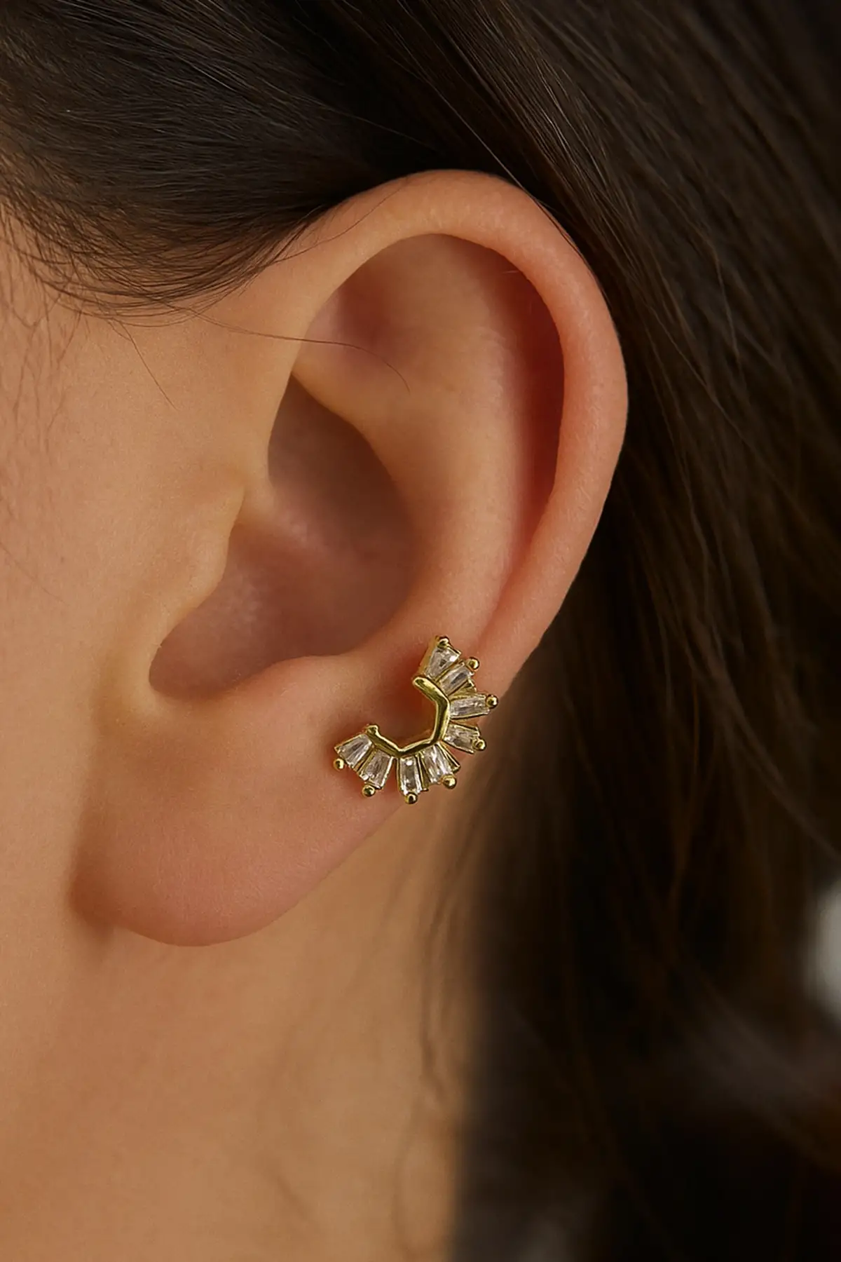 Altın Renk Taşlı Cerrahi Çelik Tragus/Kıkırdak Küpe/Piercing (Tek)