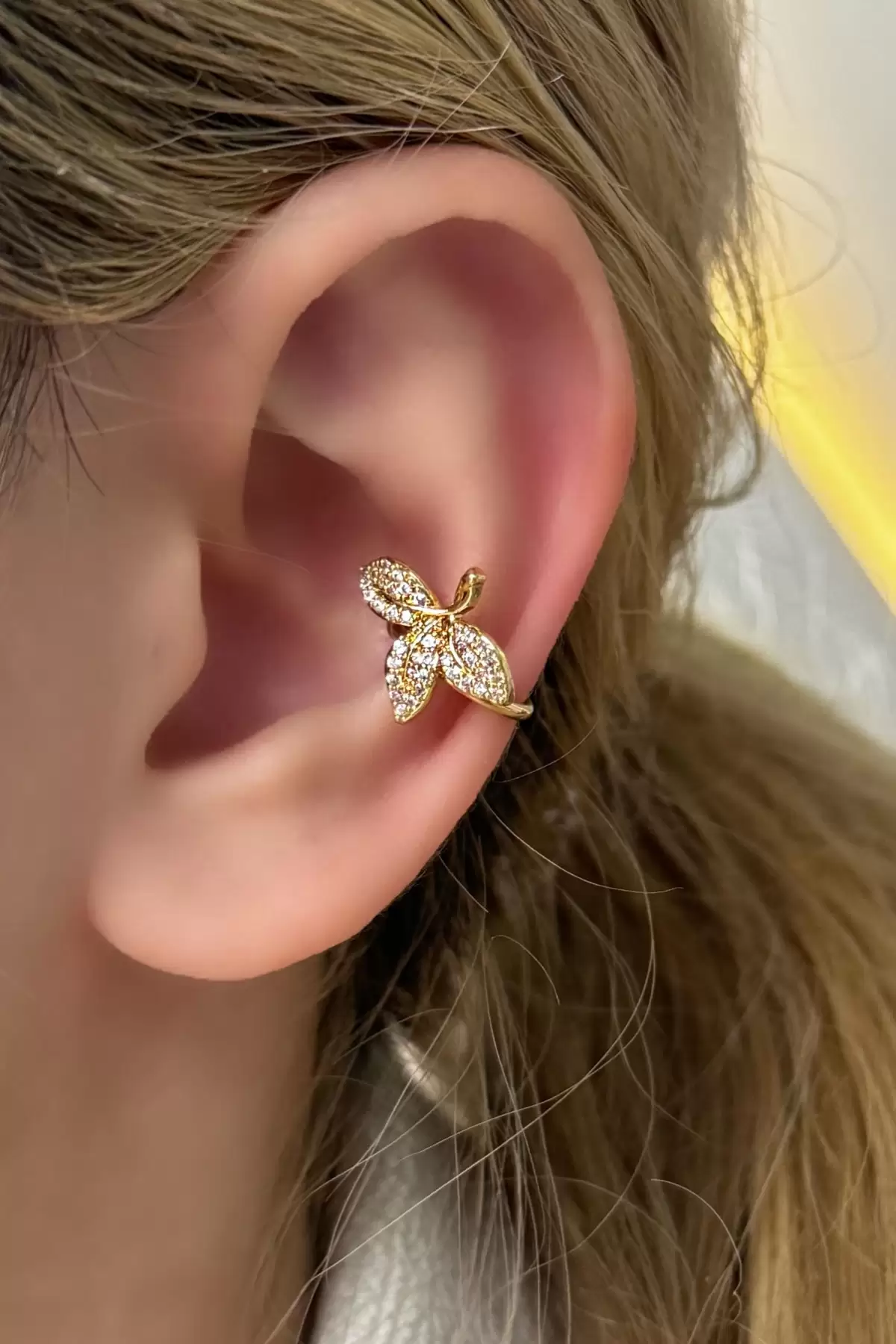 Altın Renk Taşlı Yaprak Detaylı Çelik Ear Cuff (Tek)