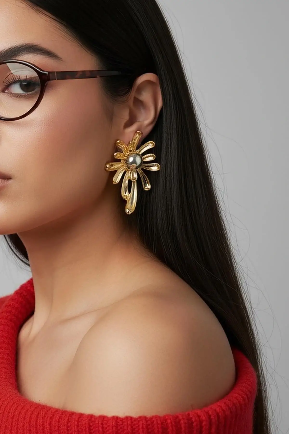 Altın Renk Top Detaylı Çiçek Figürlü Çelik Küpe (Çift)