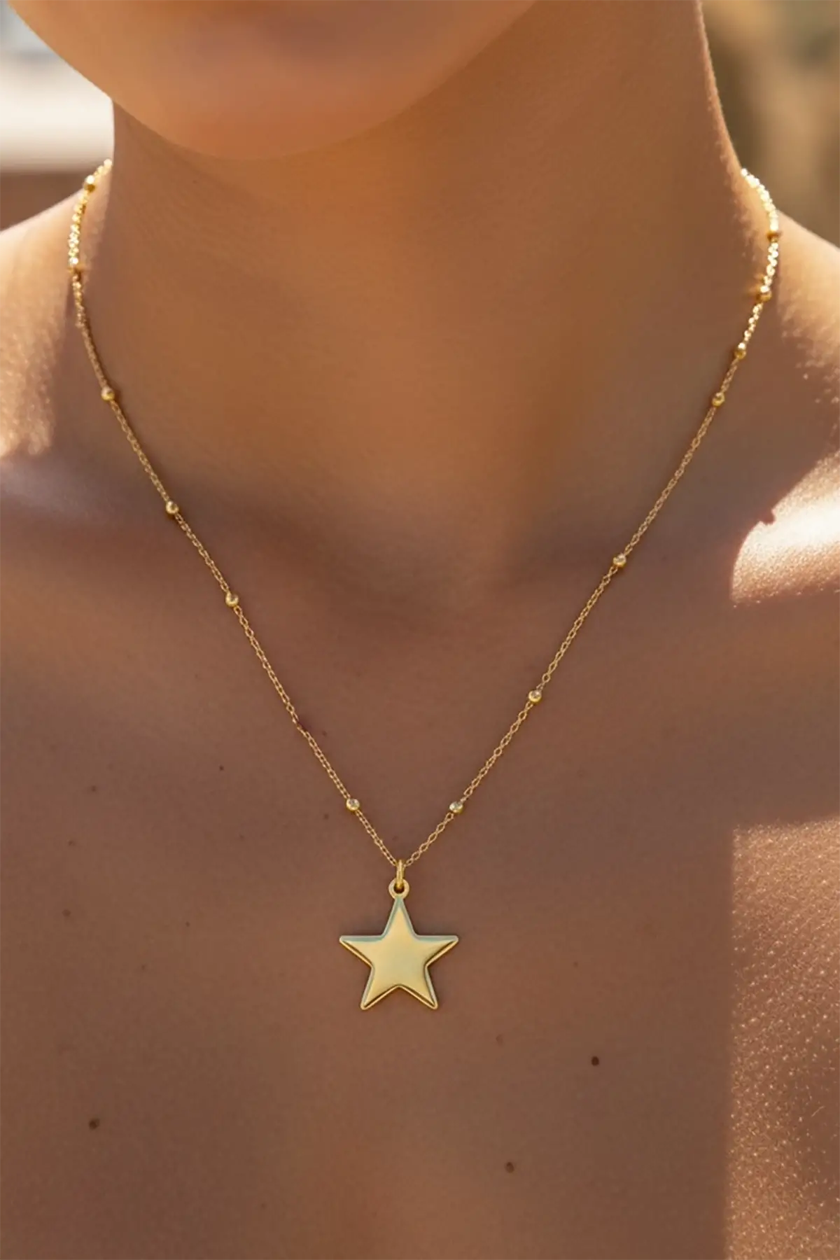 Altın Renk Yıldız Figürlü Çelik Kolye