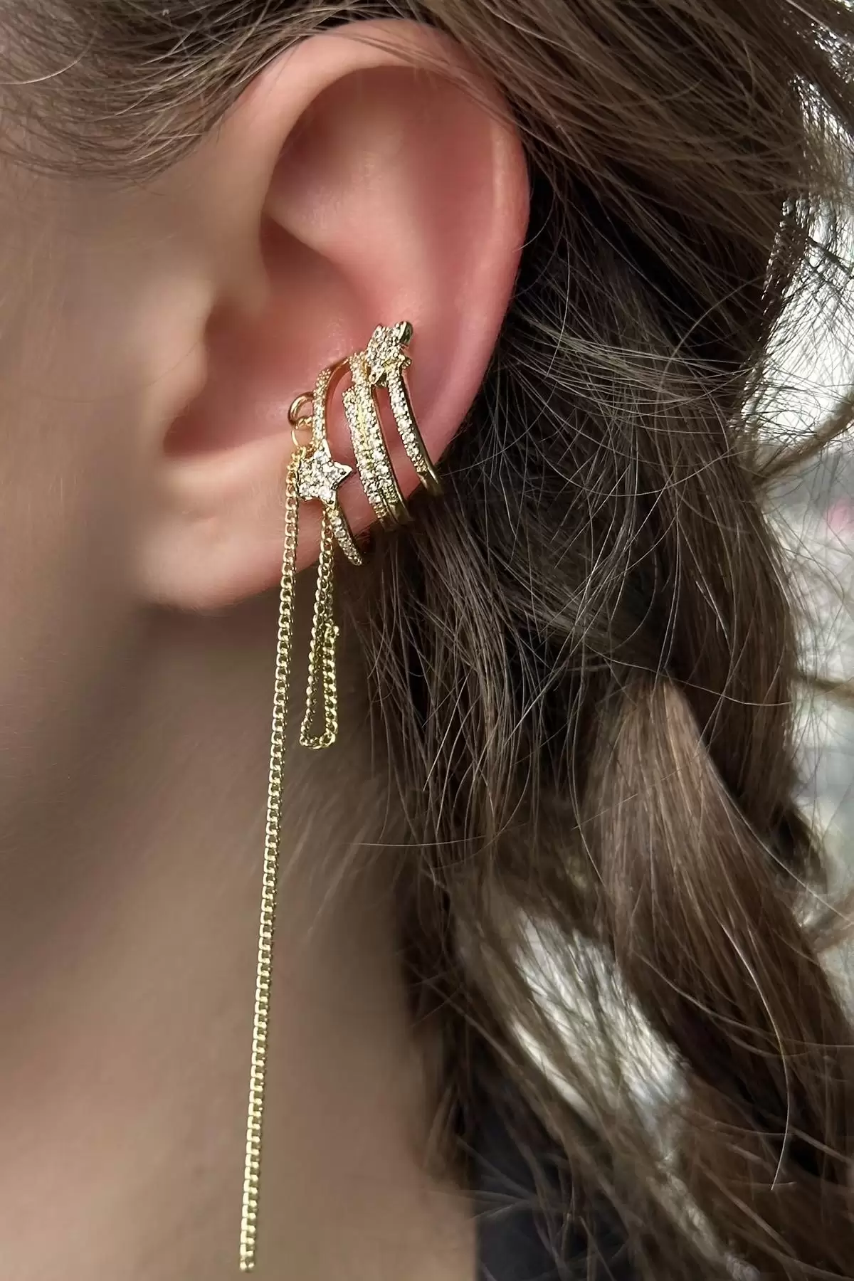 Altın Renk Yıldız Figürlü Sallantılı Ear Cuff (Tek)