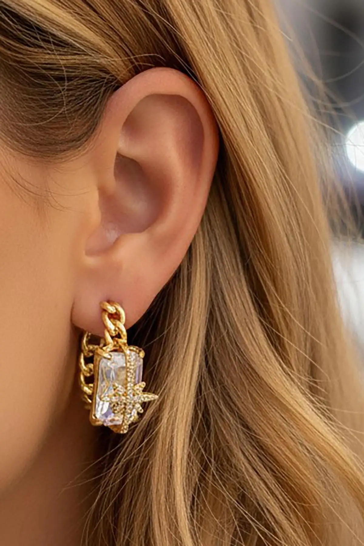 Altın Renk Yıldız Figürlü Taş Detaylı  14K Altın Kaplama Küpe (Çift)