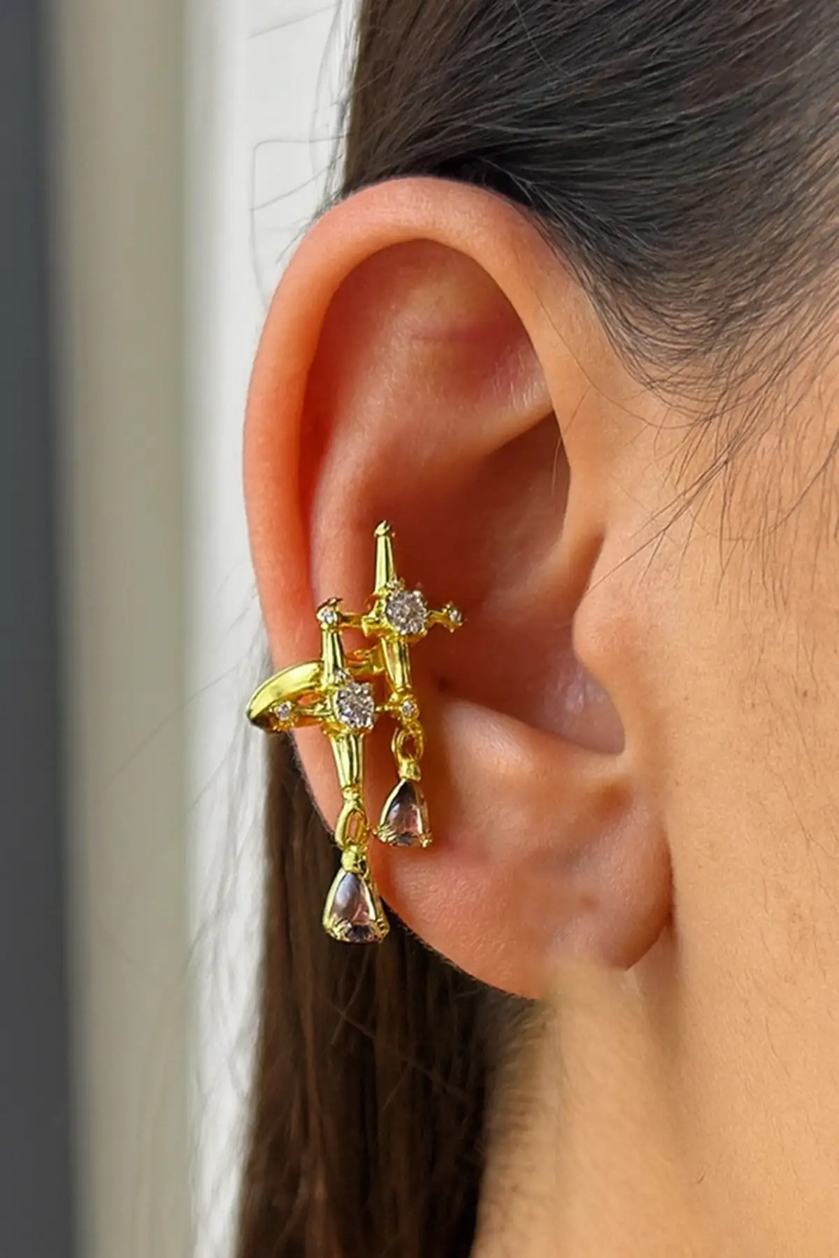 Altın Renk Yıldız Figürlü Taş Detaylı 14K Altın Kaplama TX Ear Cuff (Tek)