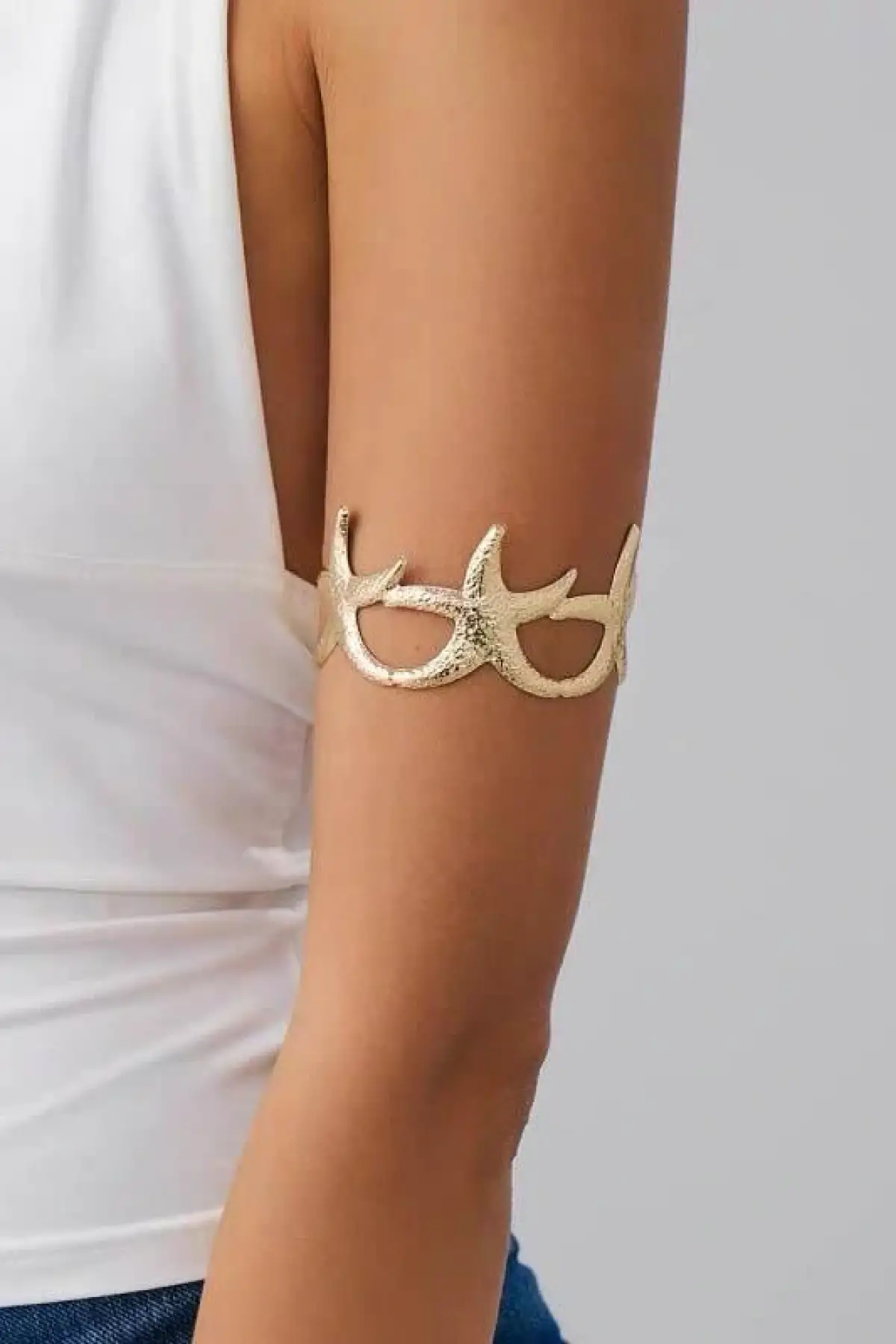 Altın Renk Yıldız Figürlü Tasarım Bileklik Kol Aksesuarı