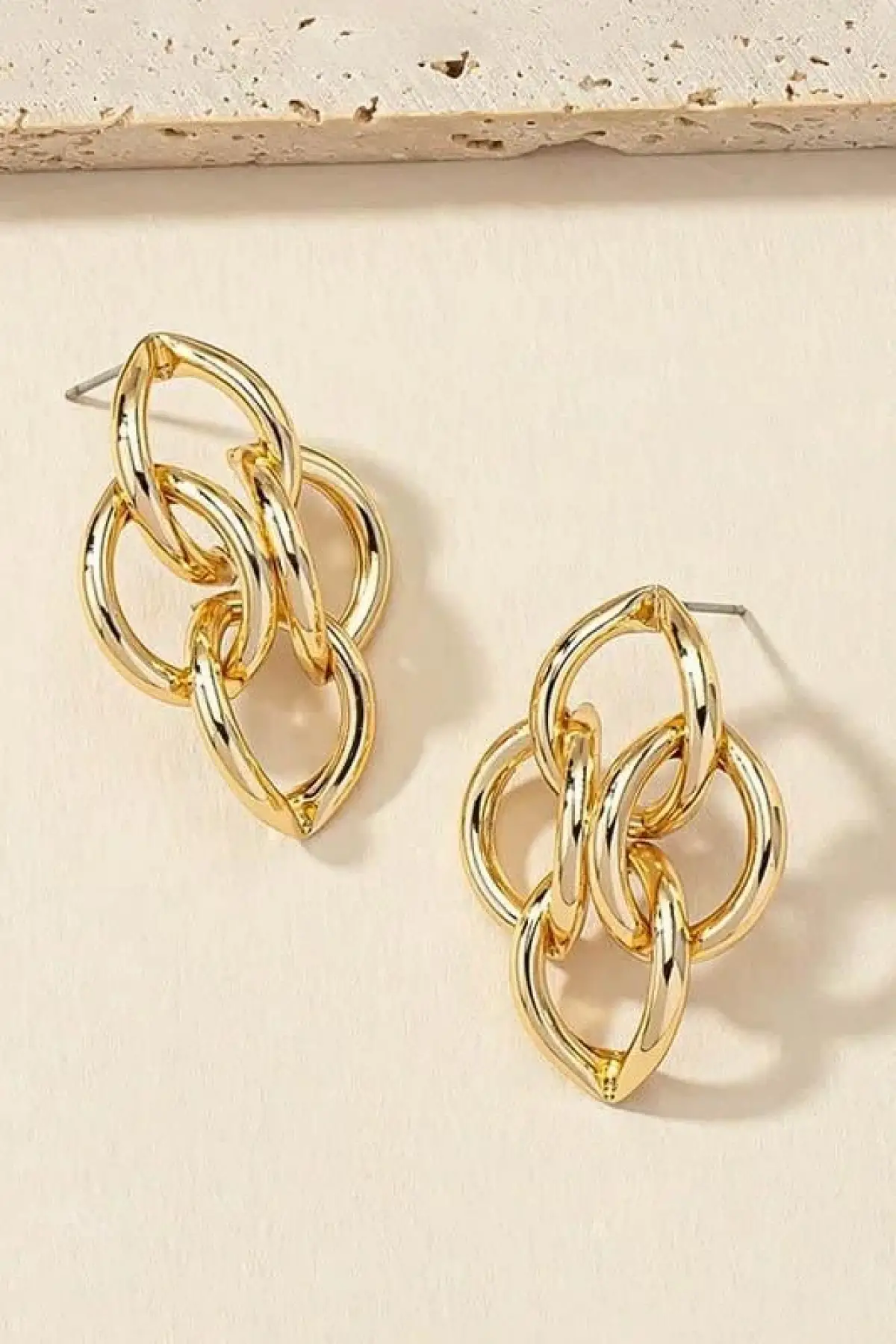 Altın Renk Zincir Detaylı Çelik Küpe (Çift)