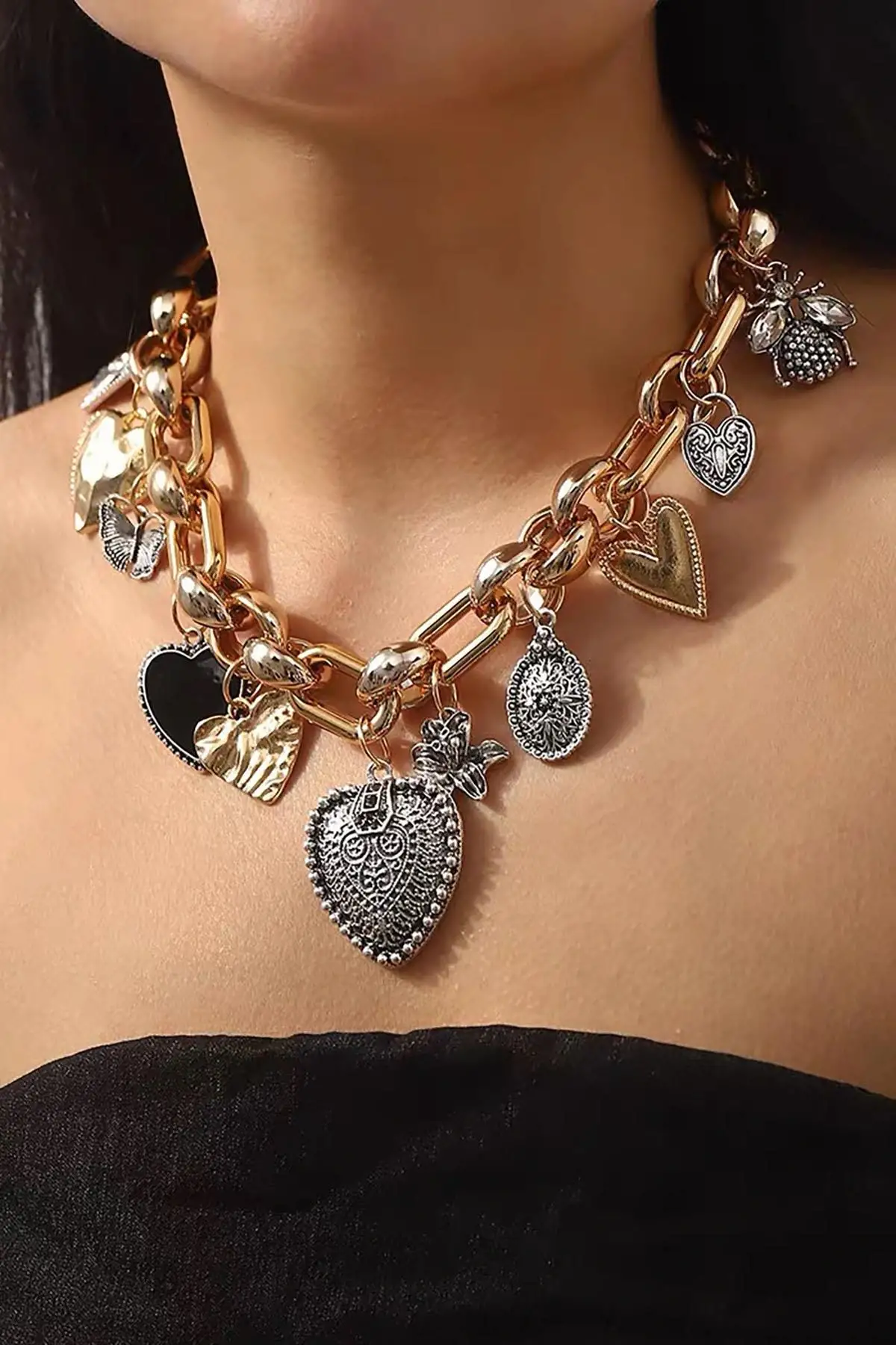 Altın Ve Gümüş Renk Charmlı Tasarım Kolye