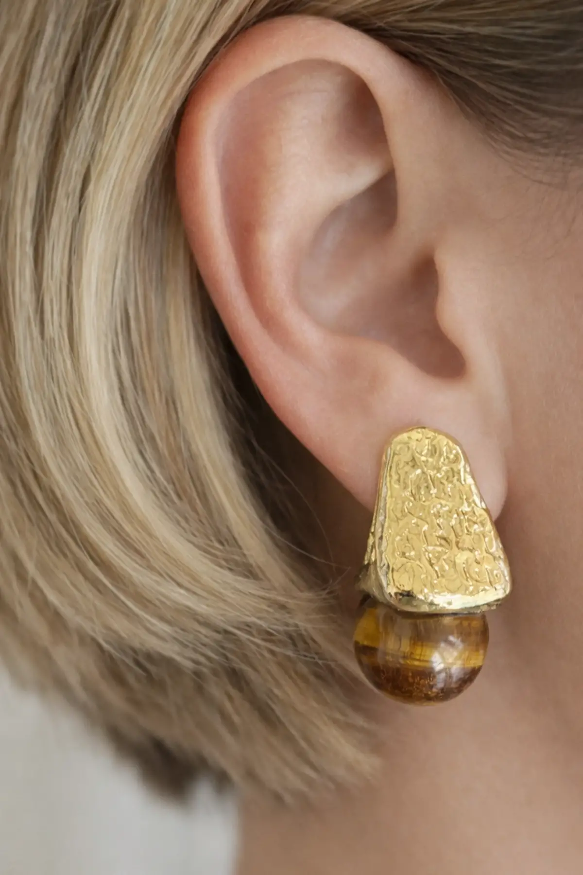 Altın Ve Kahve Renk Taş Detaylı Küpe (Çift)