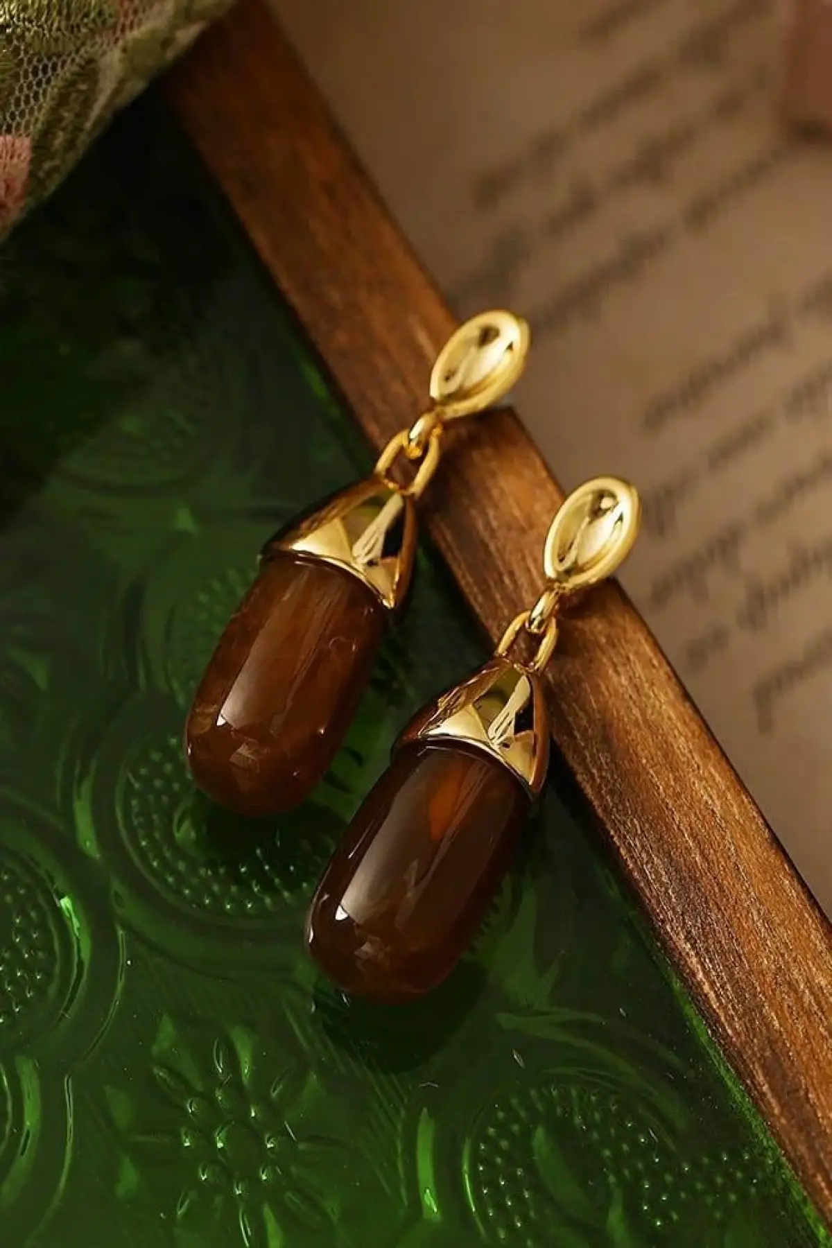 Altın Ve Kahve Renk Taş Detaylı Küpe (Çift)