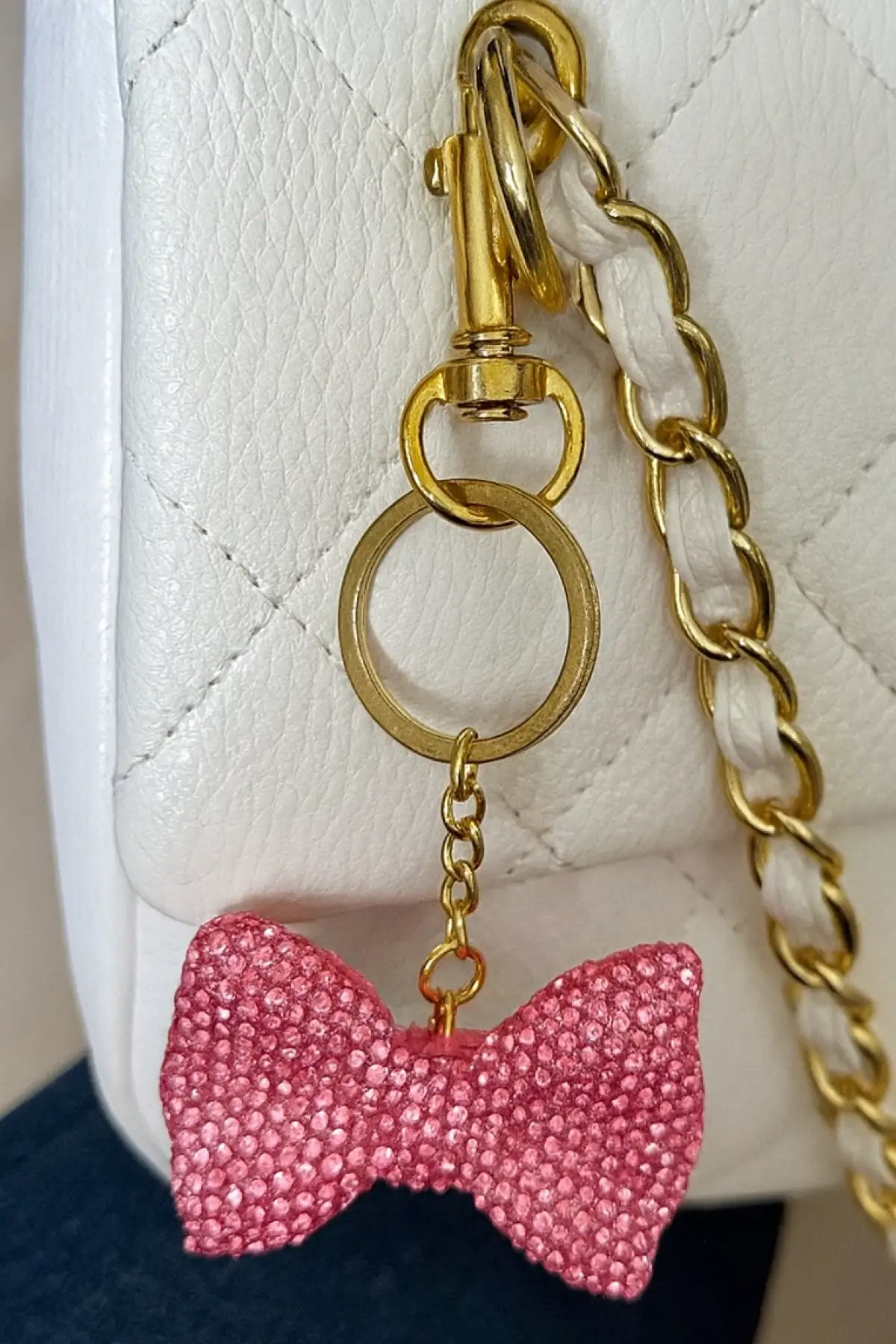 Altın Ve Pembe Renk Kurdele Figürlü Taş Detaylı Çanta Charm/ Anahtarlık