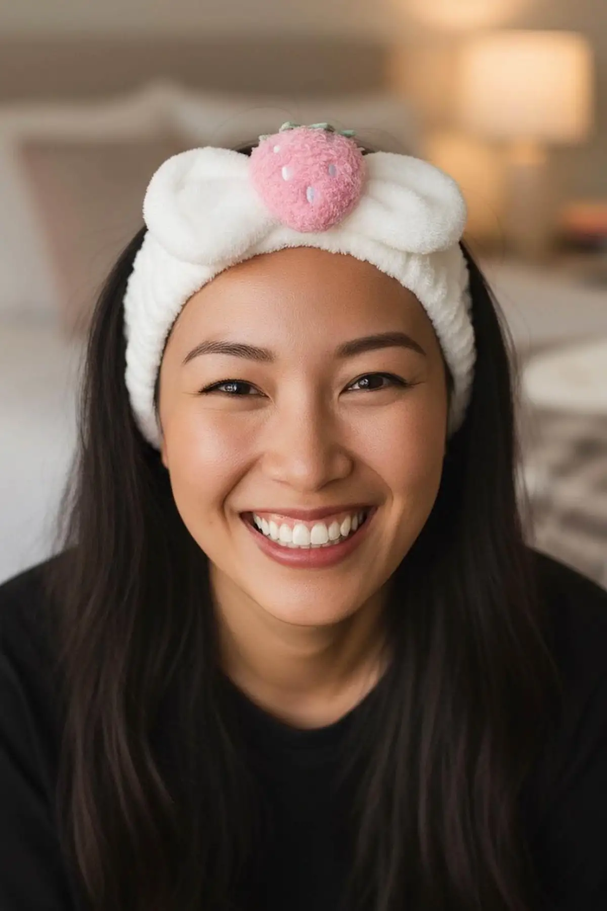 Beyaz Renk Çilek Figürlü Peluş Saç Bandı