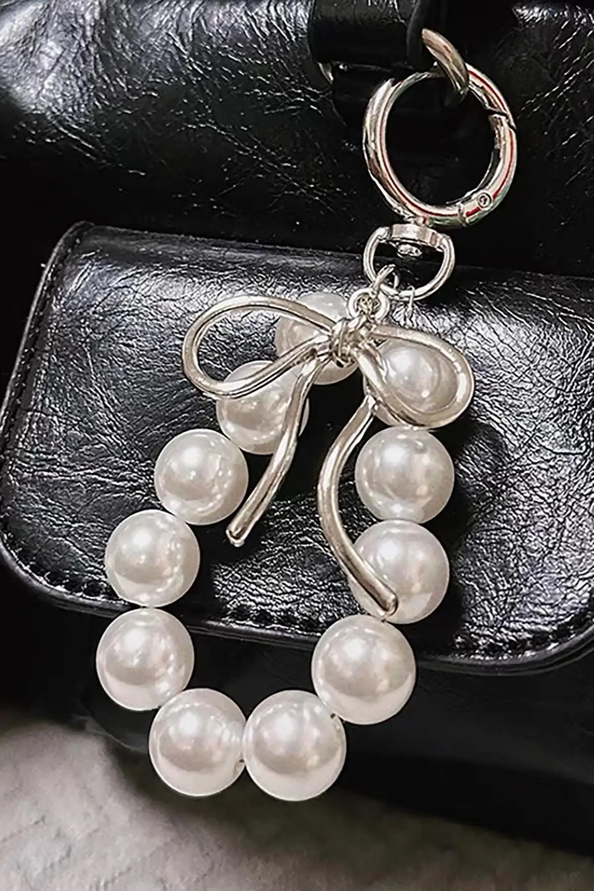 Beyaz Renk İnci Detaylı Çanta Charm/ Anahtarlık