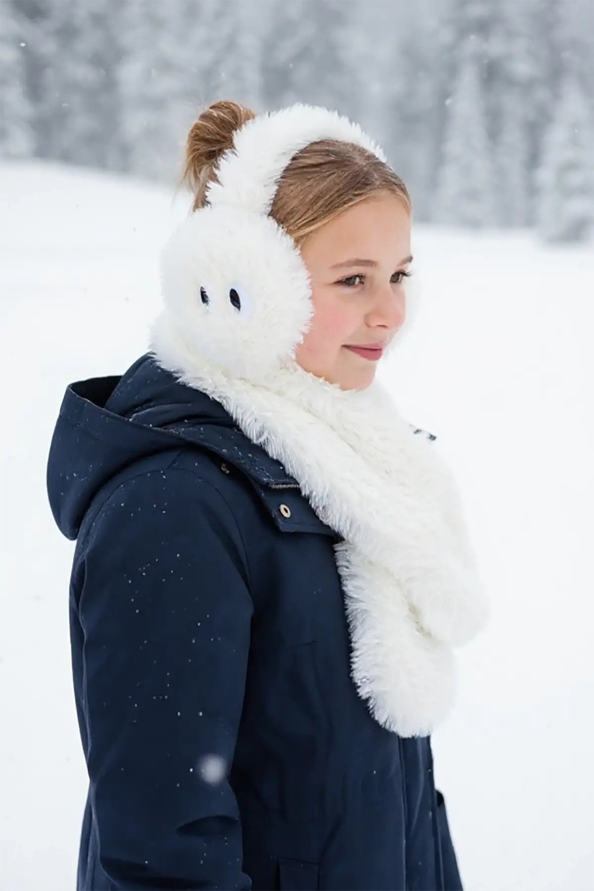 Beyaz Renk Peluş Atkı Ve Kulaklık Set