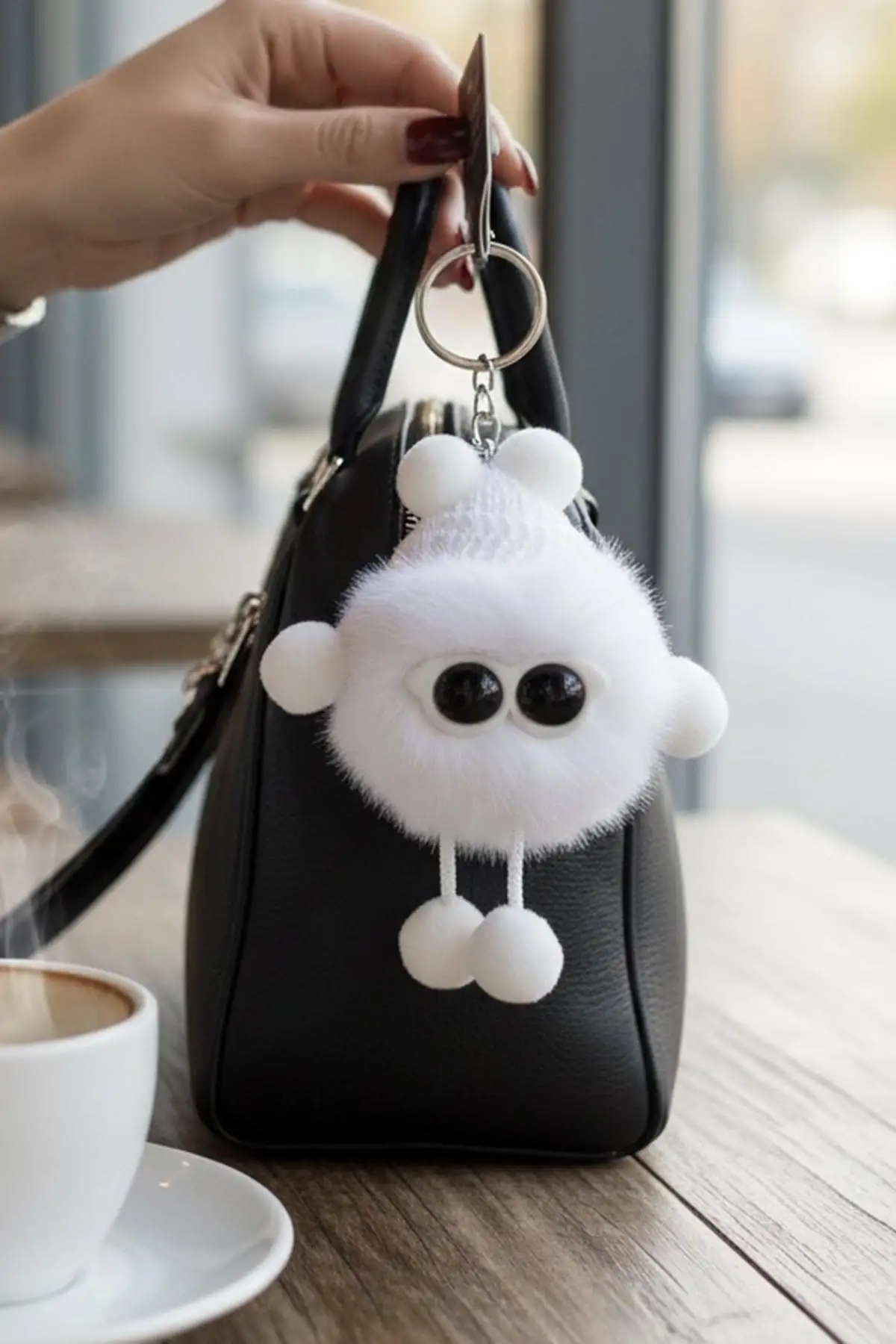 Beyaz Renk Peluş Detaylı Anahtarlık