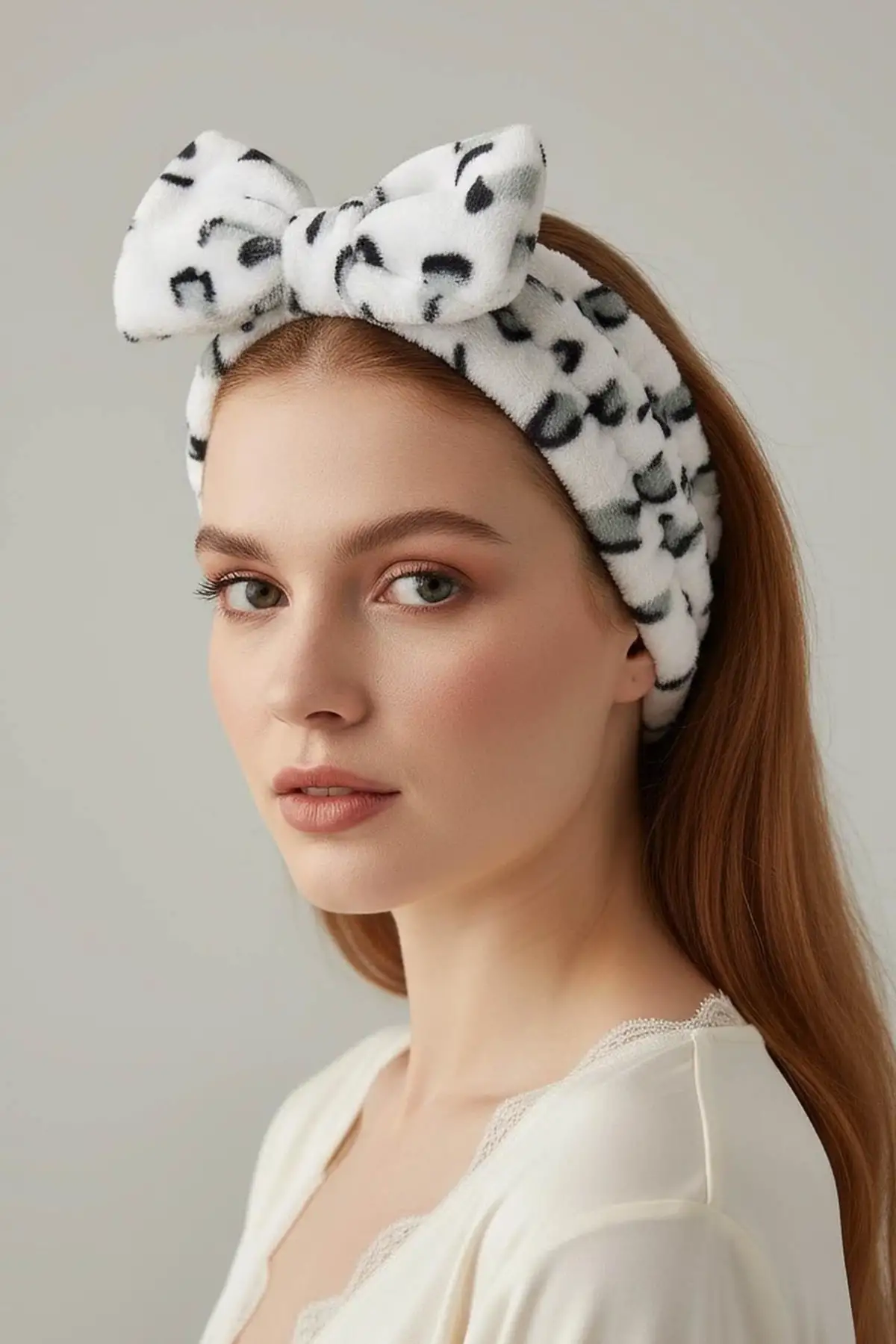 Beyaz Ve Gri Renk Kurdele Figürlü Leopar Desenli Saç Bandı