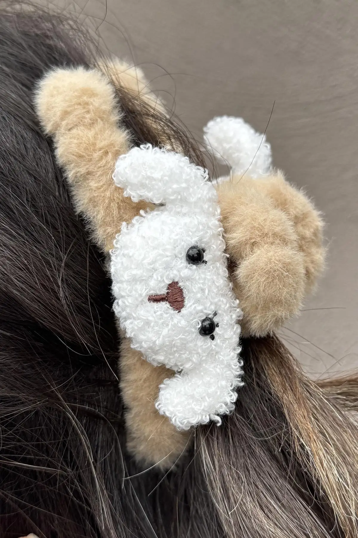 Beyaz Ve Kahverengi Renk Köpek Figürlü Peluş Mandal Toka