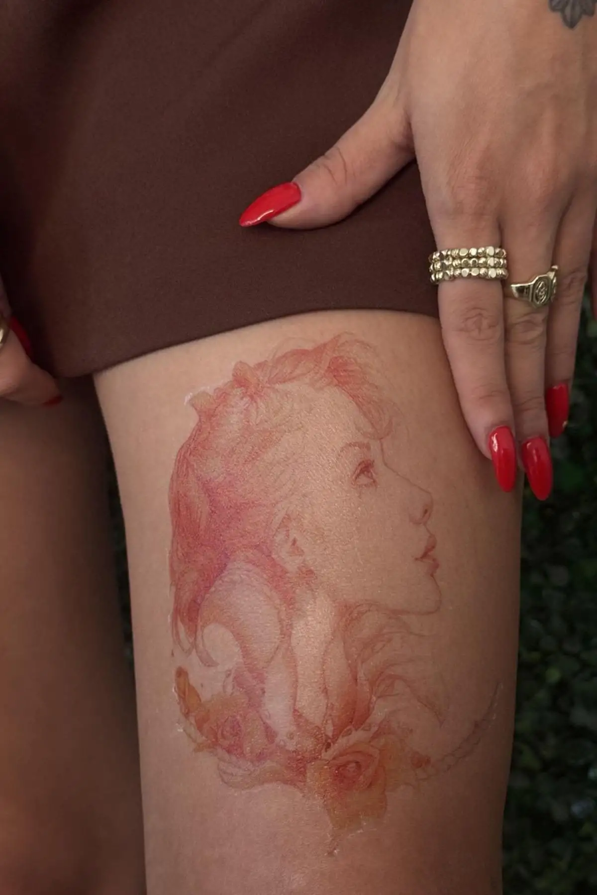 Geçici Kadın Modelli Dövme Tattoo