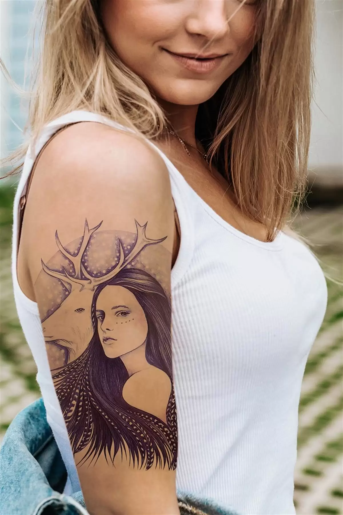 Geçici Kadın Modelli ve Geyik Dövme Tattoo