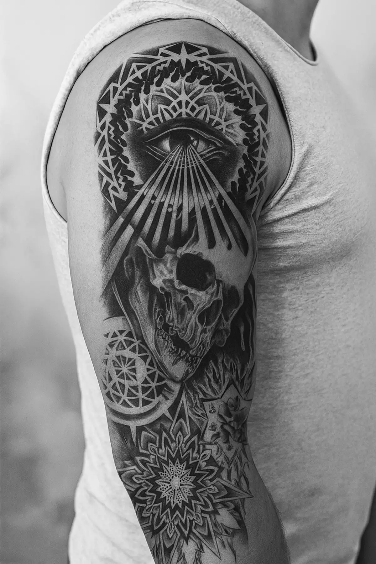 Göz Ve Kuru Kafa Figürlü 12 Saat Sonra Kararan Geçici Kol Dövme Tattoo