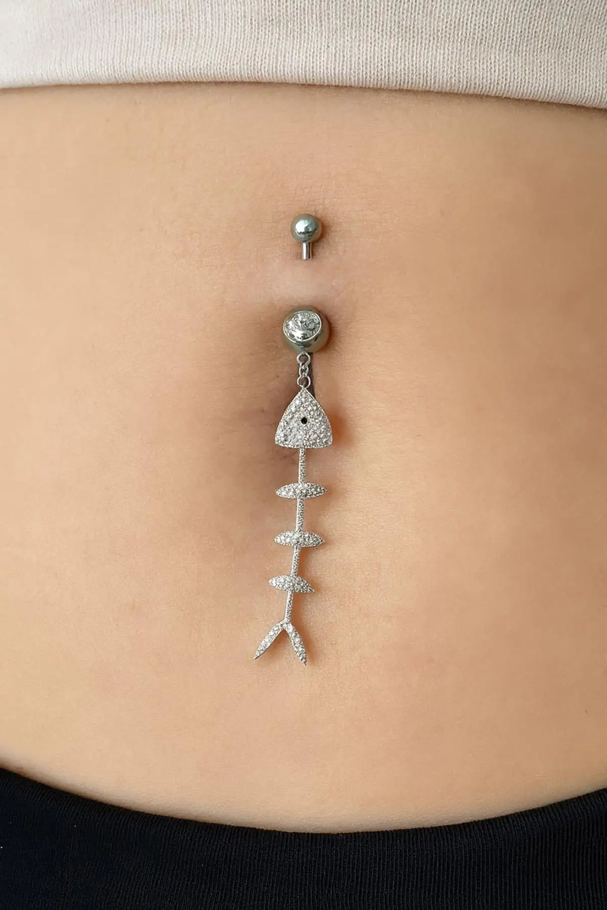 Gümüş Renk Balıık Kılçığı Figürlü Cerrahi Çelik Göbek Piercing