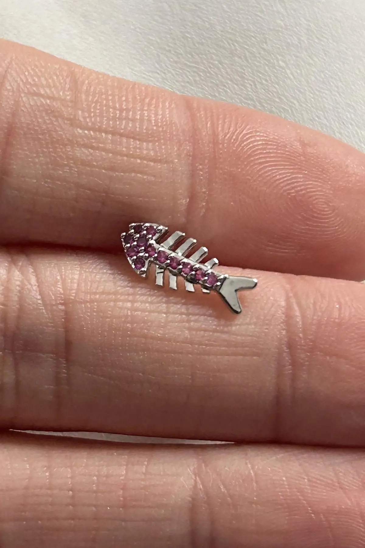 Gümüş Renk Balık Figürlü Taş Detaylı Cerrahi Çelik Tragus/Kıkırdak Küpe/Piercing (Tek)