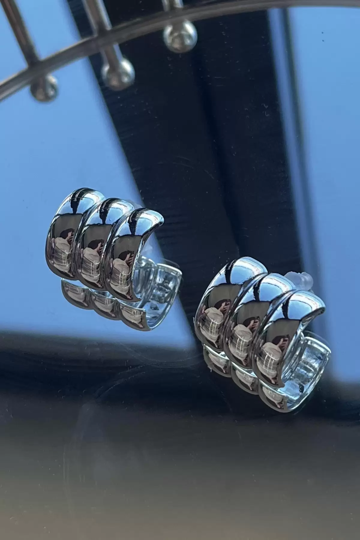 Gümüş Renk Bombeli Metal Küpe (Çift)