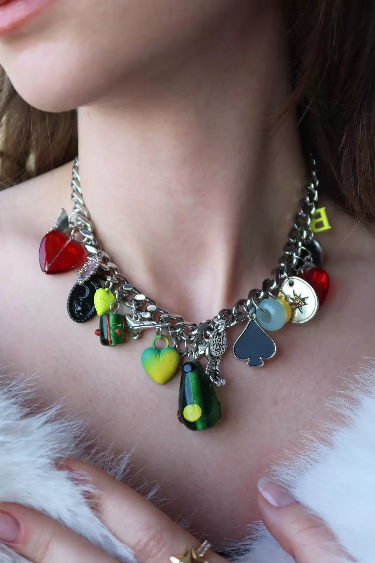 Gümüş Renk Charm Detaylı Tasarım Kolye