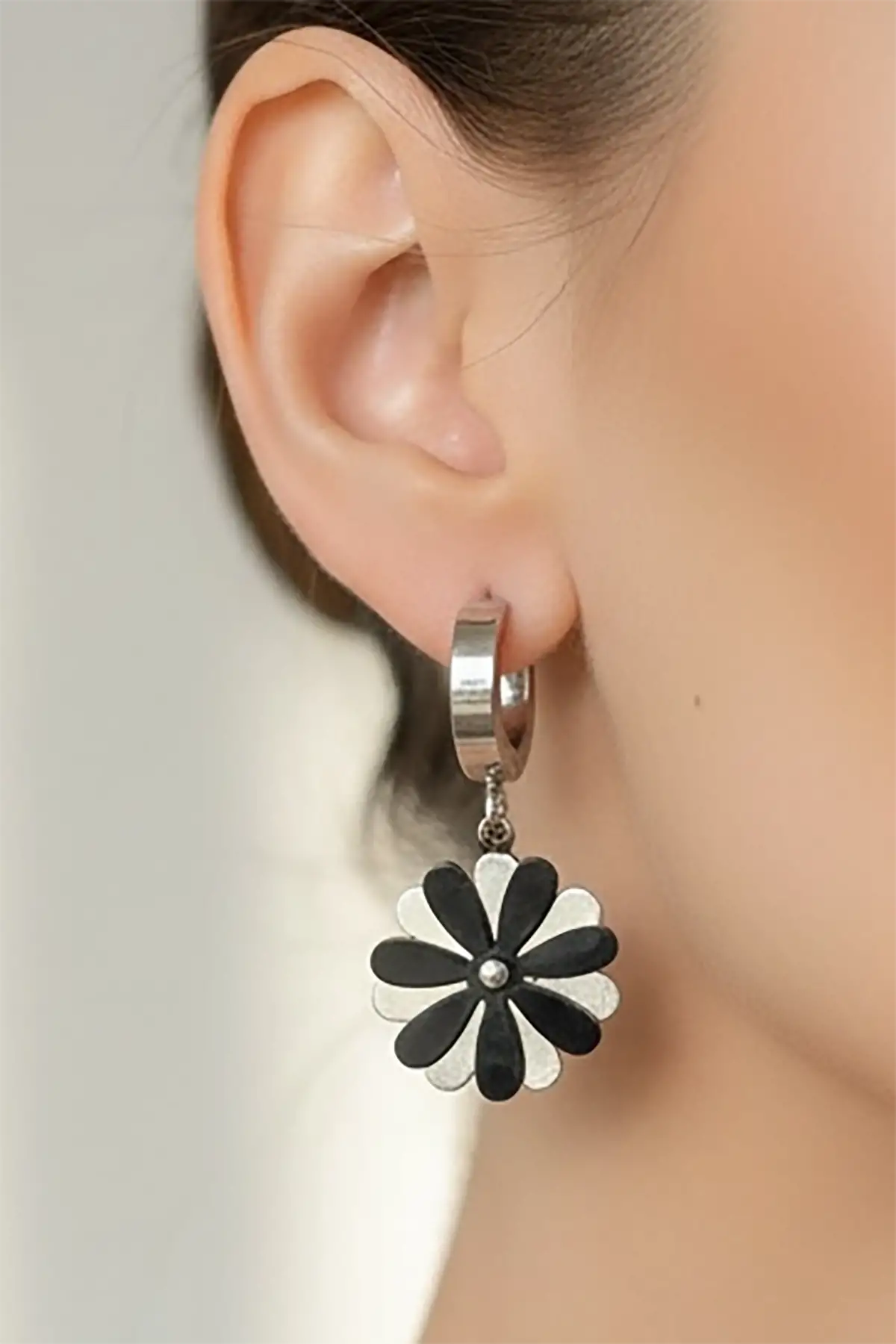 Gümüş Renk Çiçek Figürlü Çelik Küpe (Çift)