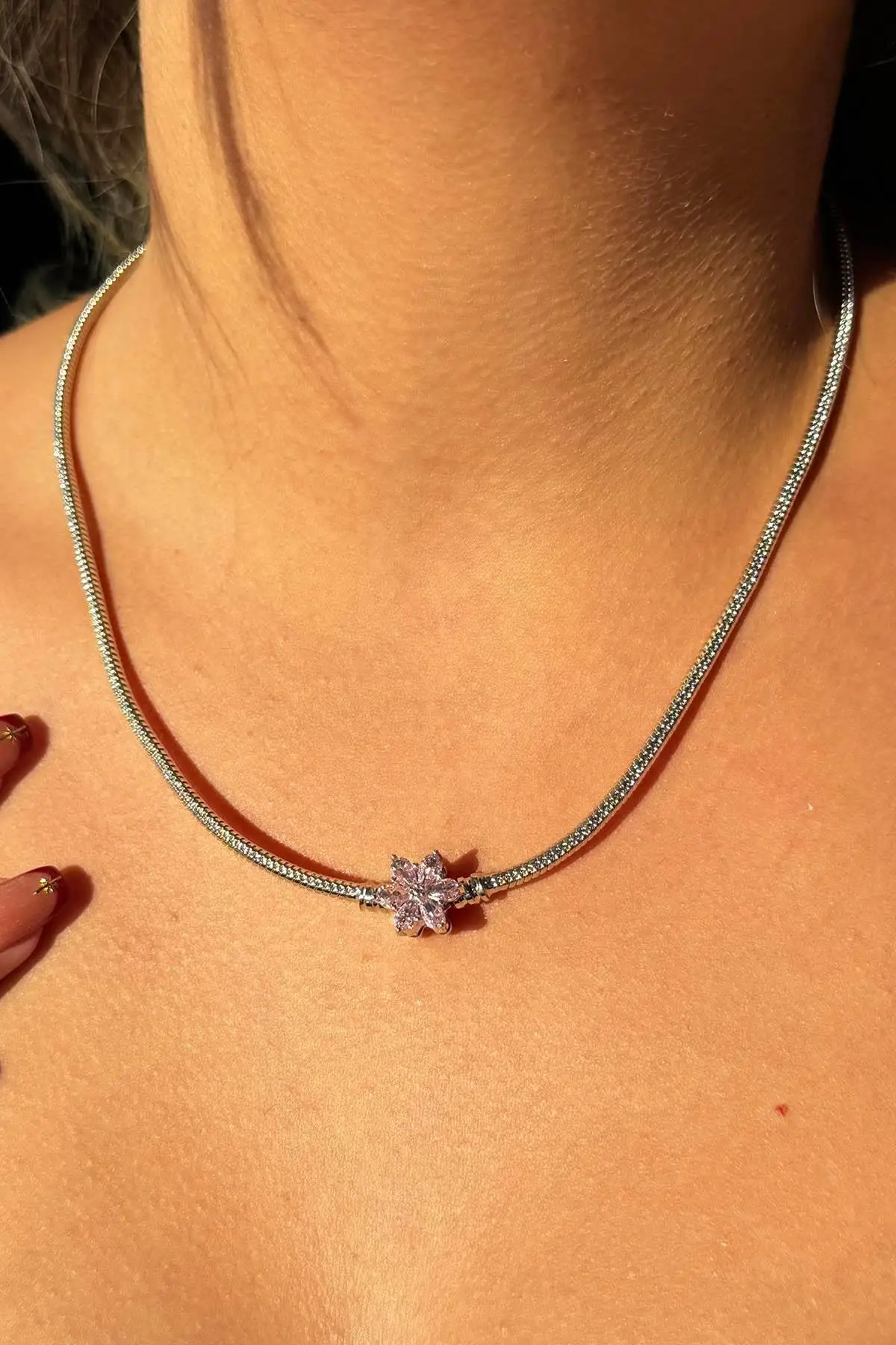 Gümüş Renk Çiçek Figürlü Pandora Kolye