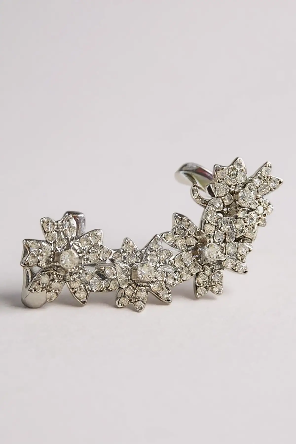 Gümüş Renk Çiçek Figürlü Taş Detaylı Ear Cuff (Tek)