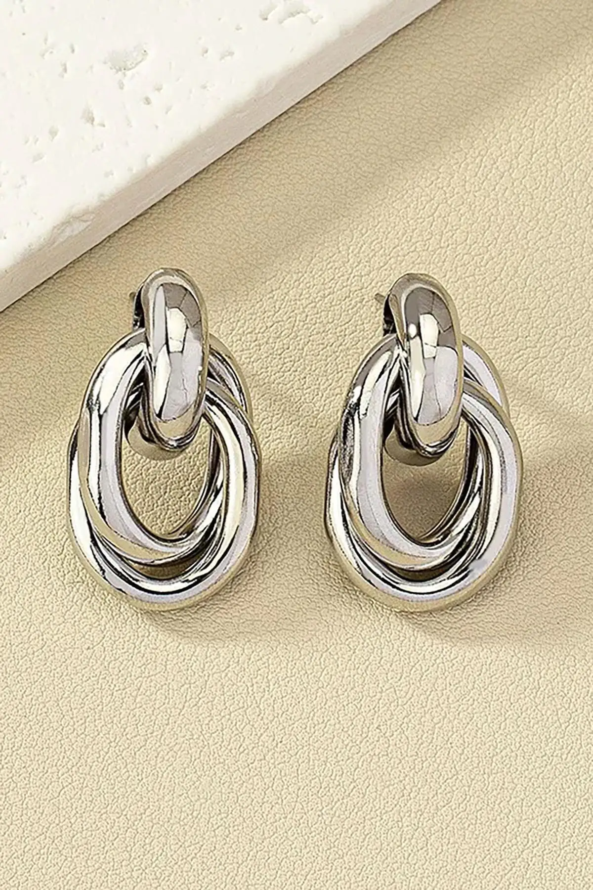 Gümüş Renk Halka Detaylı Çelik Küpe (Çift)