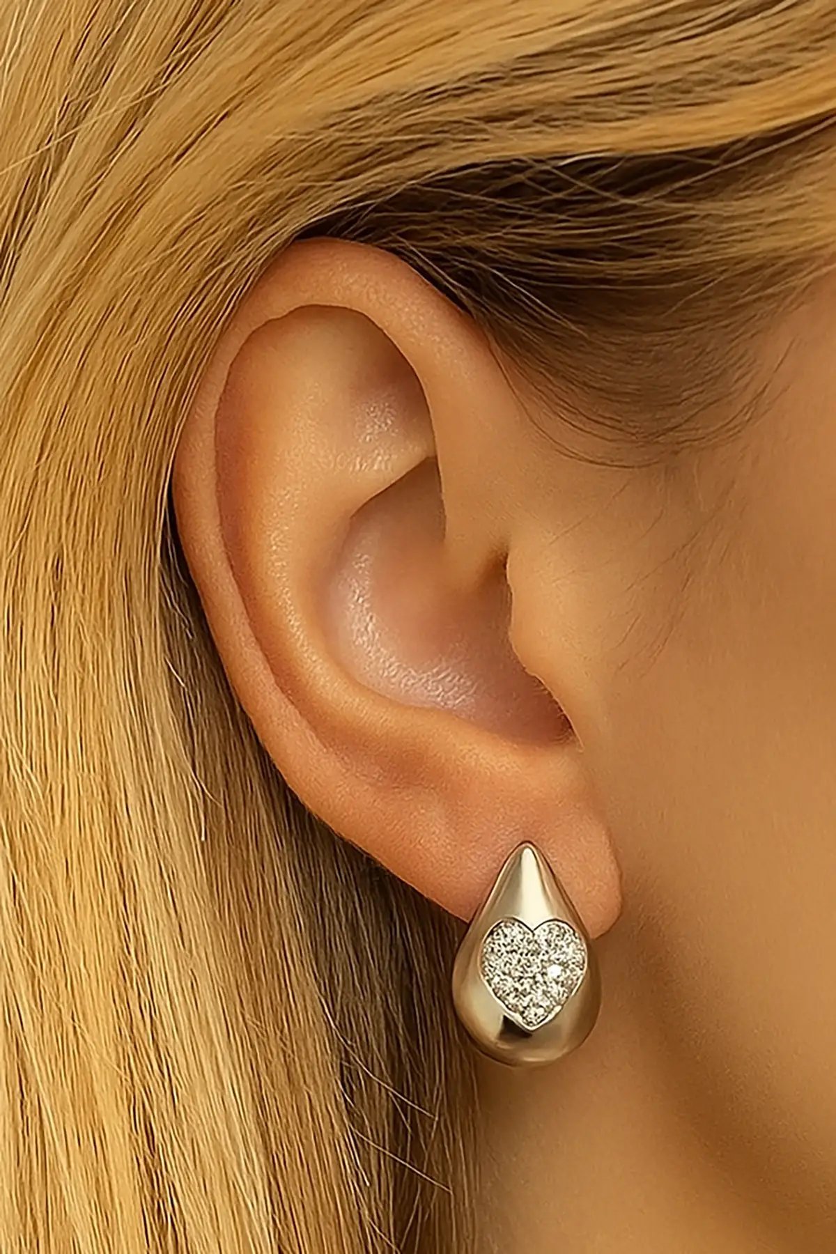 Gümüş Renk Kalp Figürlü Bottega Çelik Küpe (Çift)