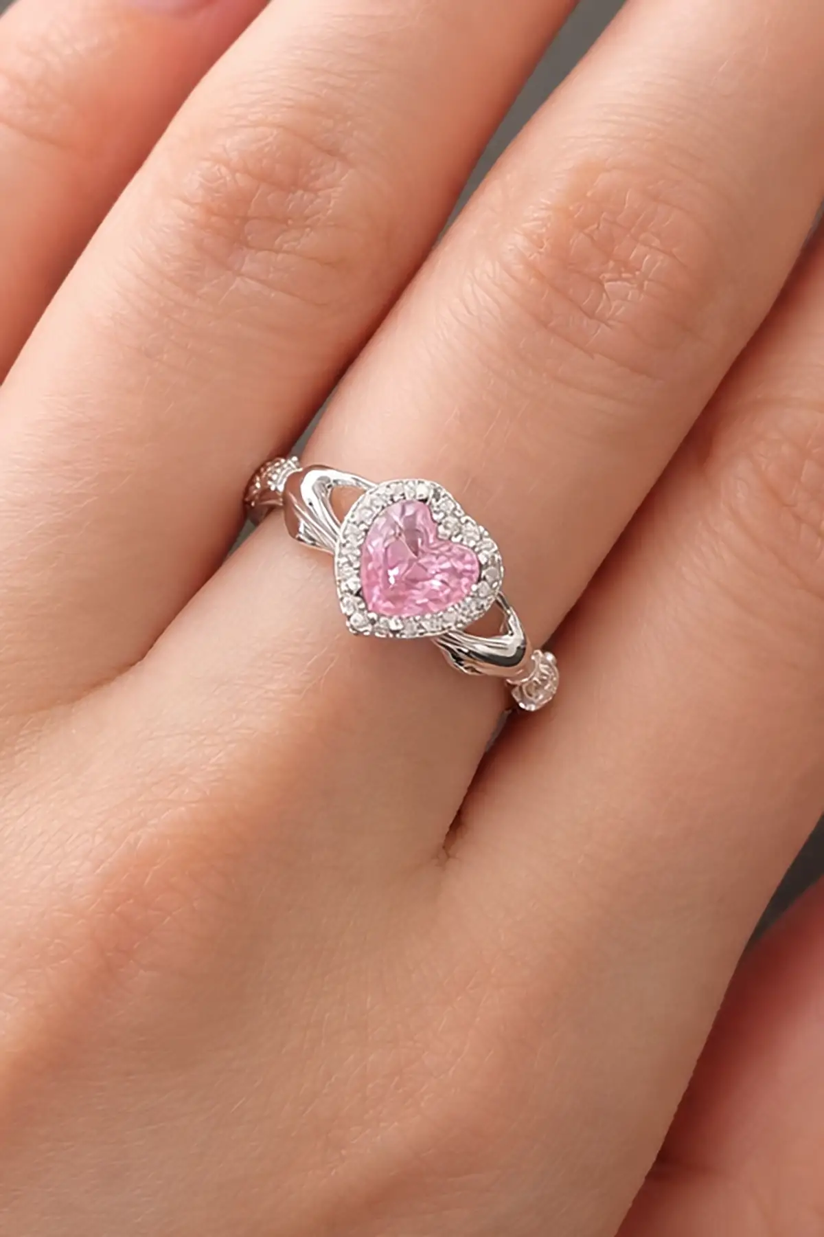 Gümüş Renk Kalp Figürlü Taş Detaylı Ayarlanabilir Yüzük