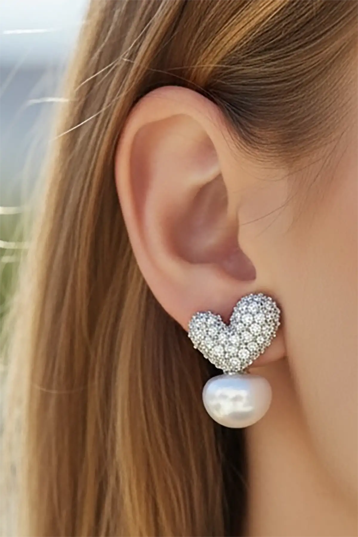 Gümüş Renk Kalp Figürlü Taş Ve İnci Detaylı 14K Altın Kaplama Küpe (Çift)